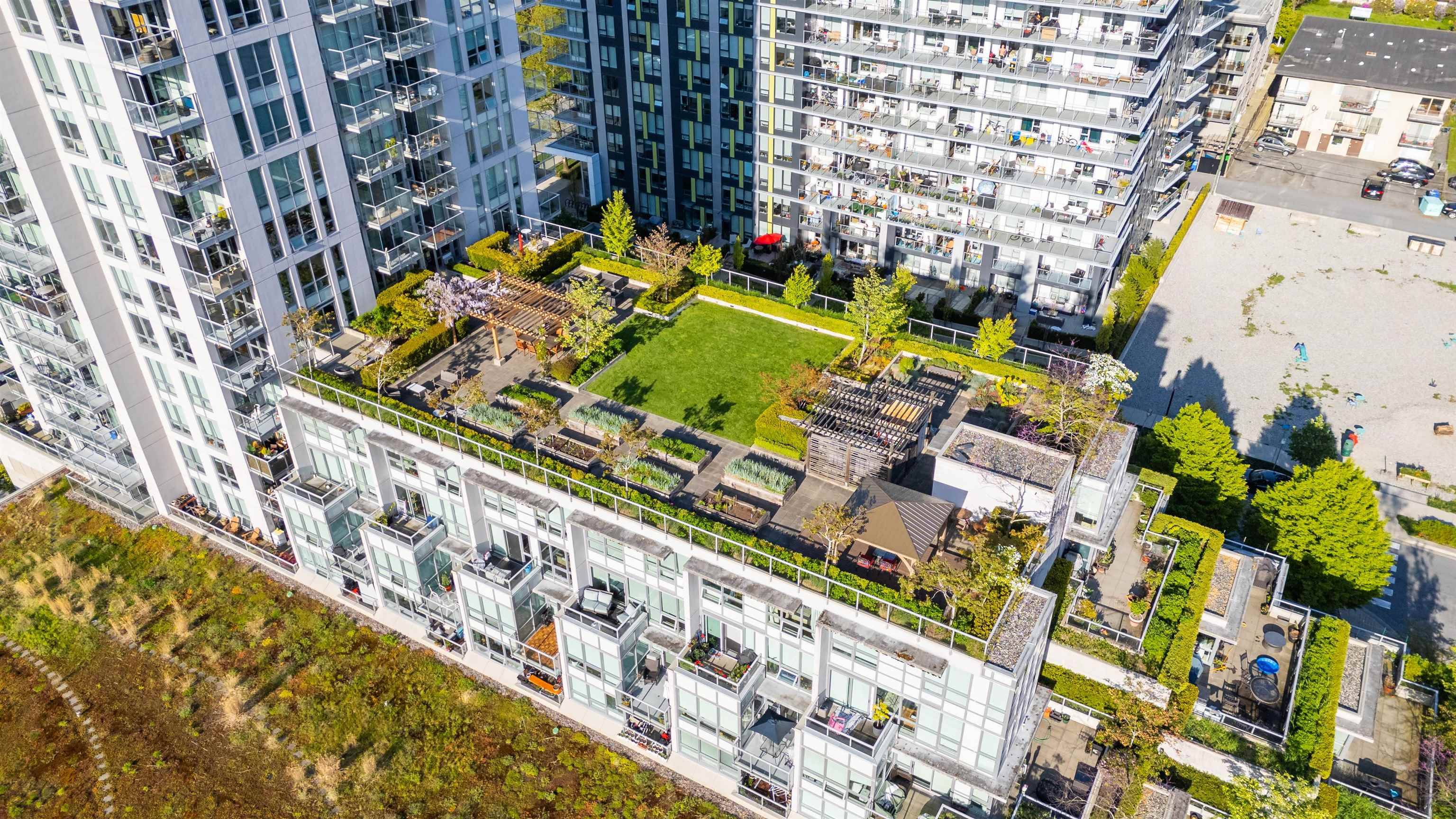 North Vancouver, BC V7L 0C4,135 E 17th ST #701