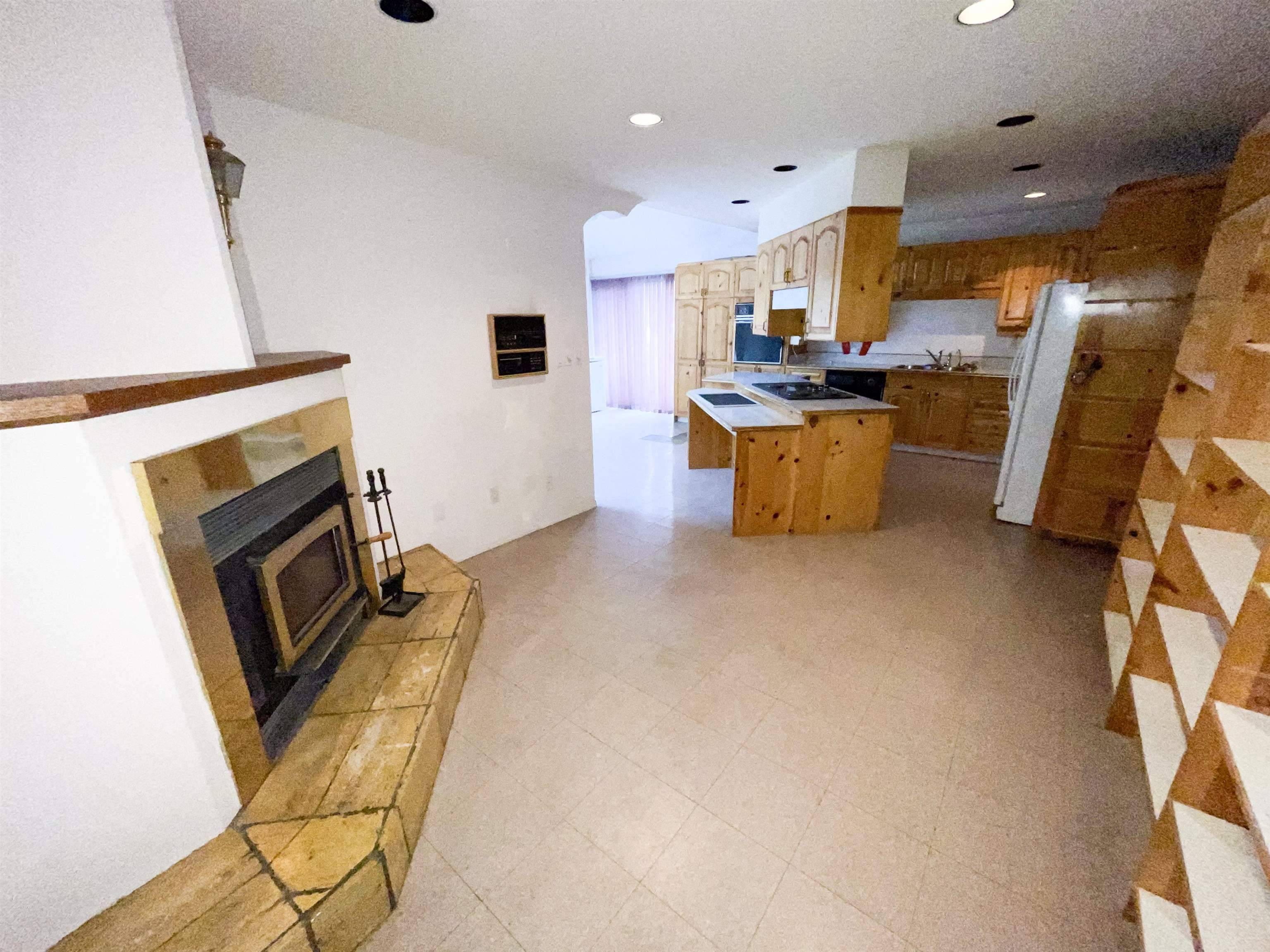 Surrey, BC V3W 5Z6,14101 79 AVE