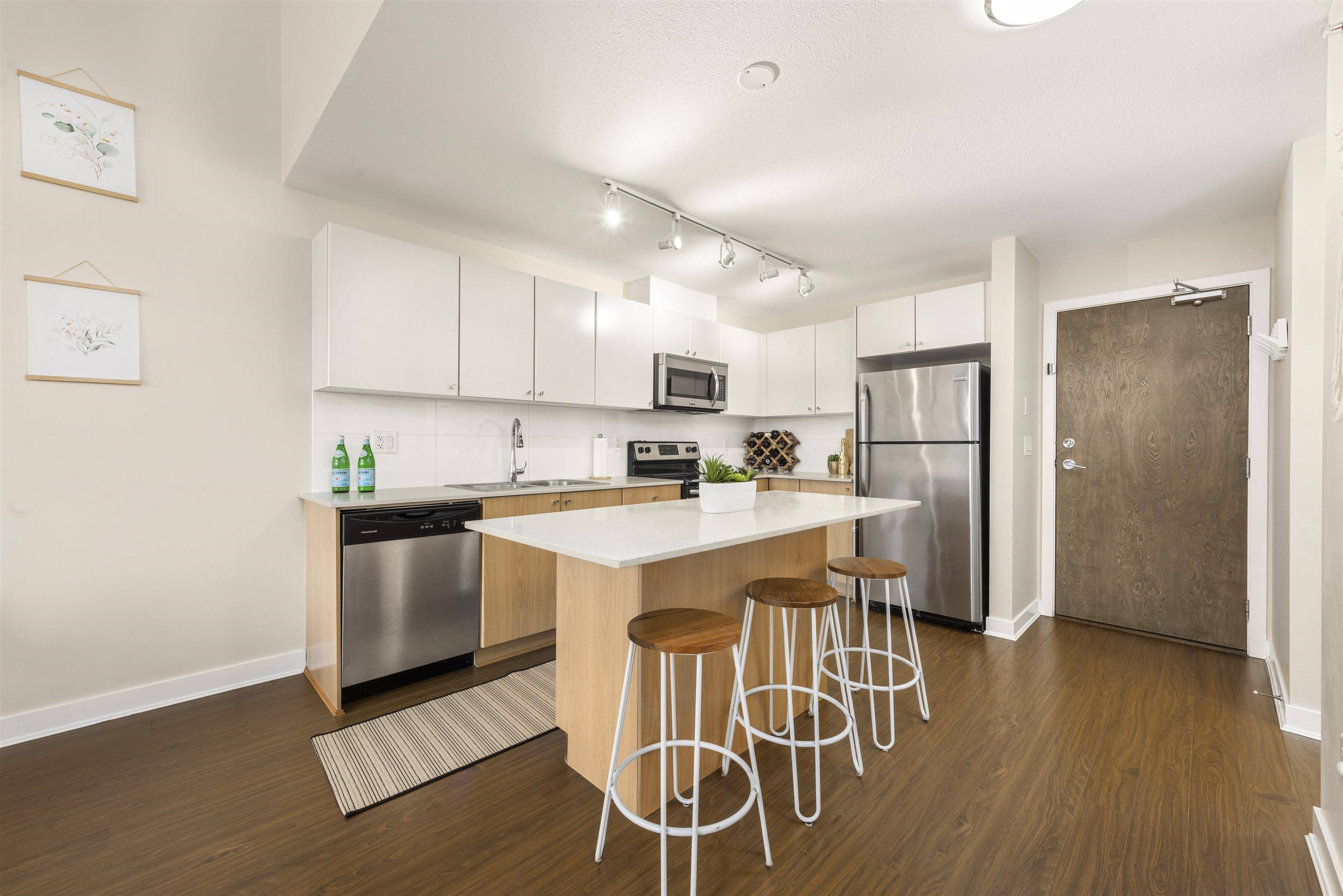 Surrey, BC V3W 0E8,13740 75a AVE #408