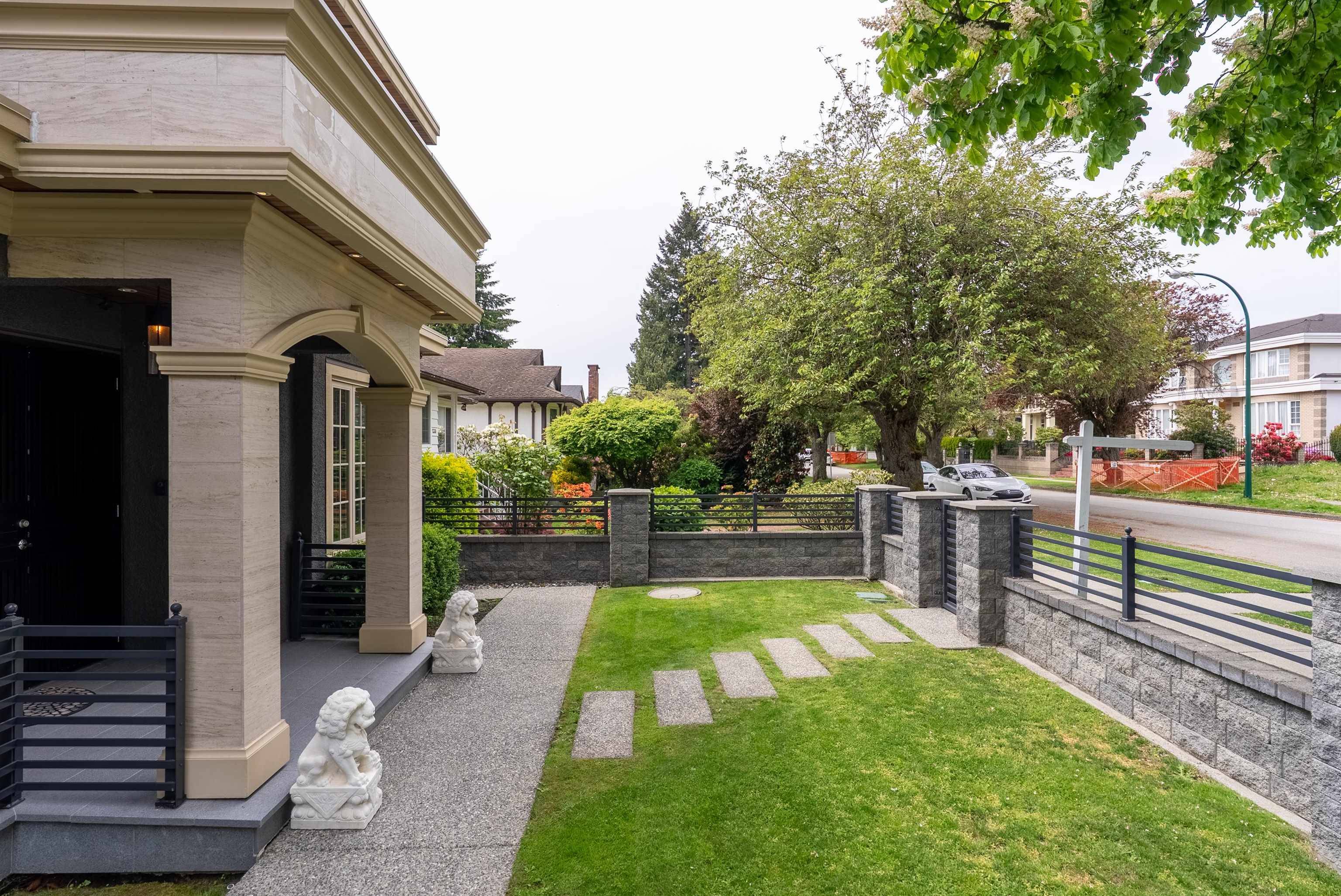 Vancouver, BC V6P 1Y5,1316 W 59th AVE