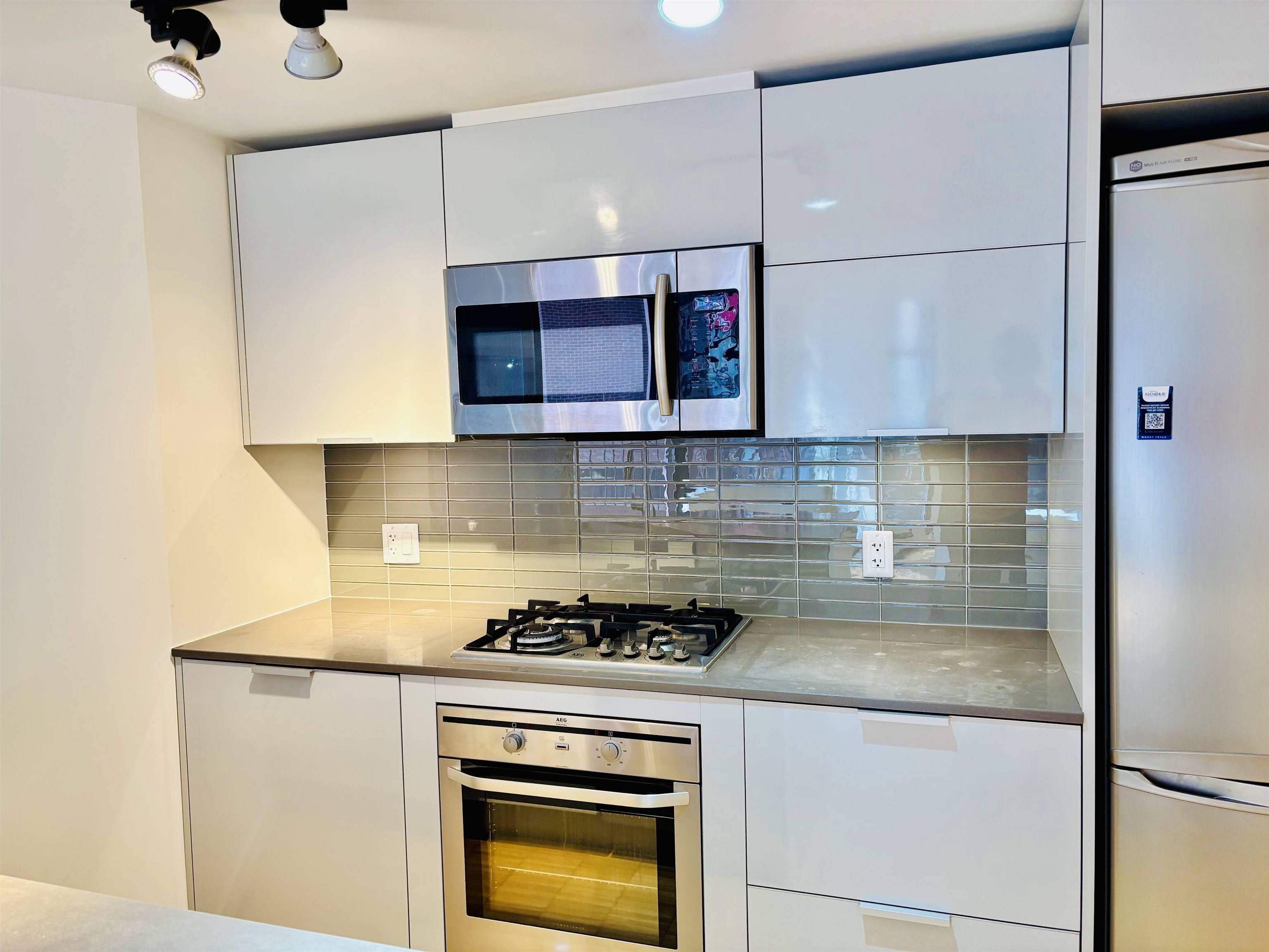 Vancouver, BC V6B 0E6,128 W Cordova ST #309