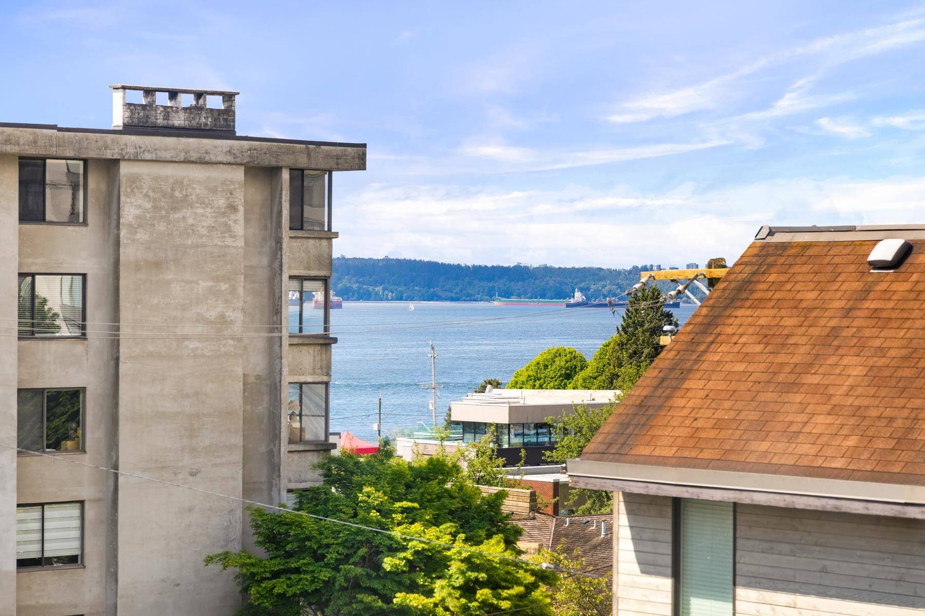 West Vancouver, BC V7T 2W9,1363 Clyde AVE #409