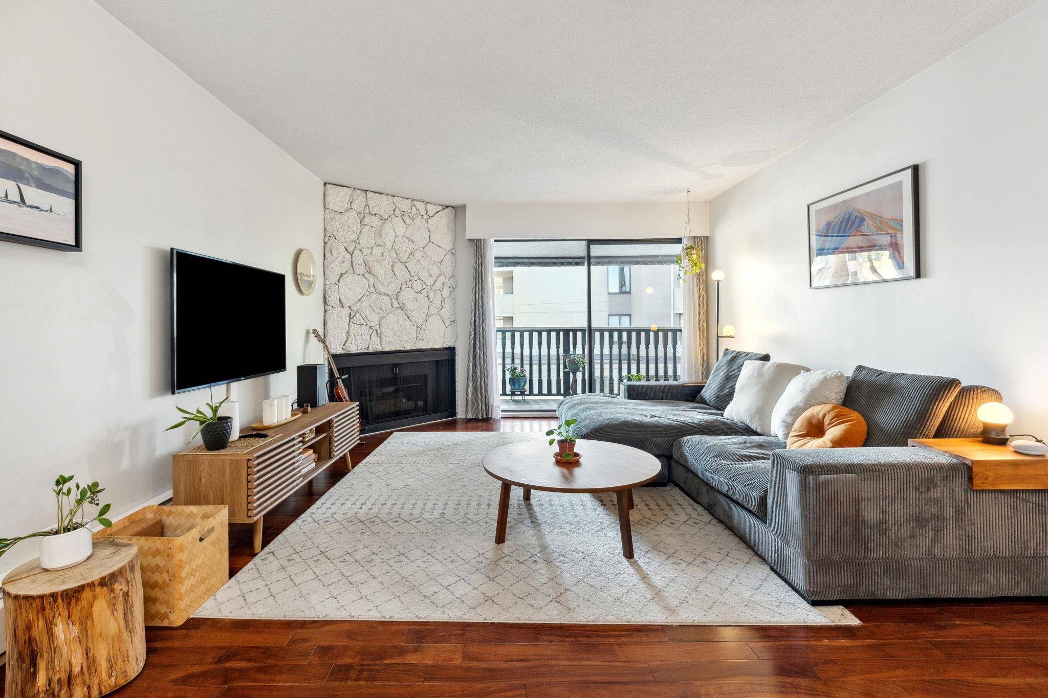 North Vancouver, BC V7M 2N7,1610 Chesterfield AVE #301