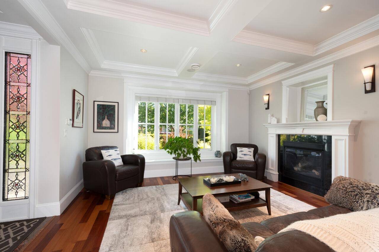 North Vancouver, BC V7M 1V8,336 W 17th ST