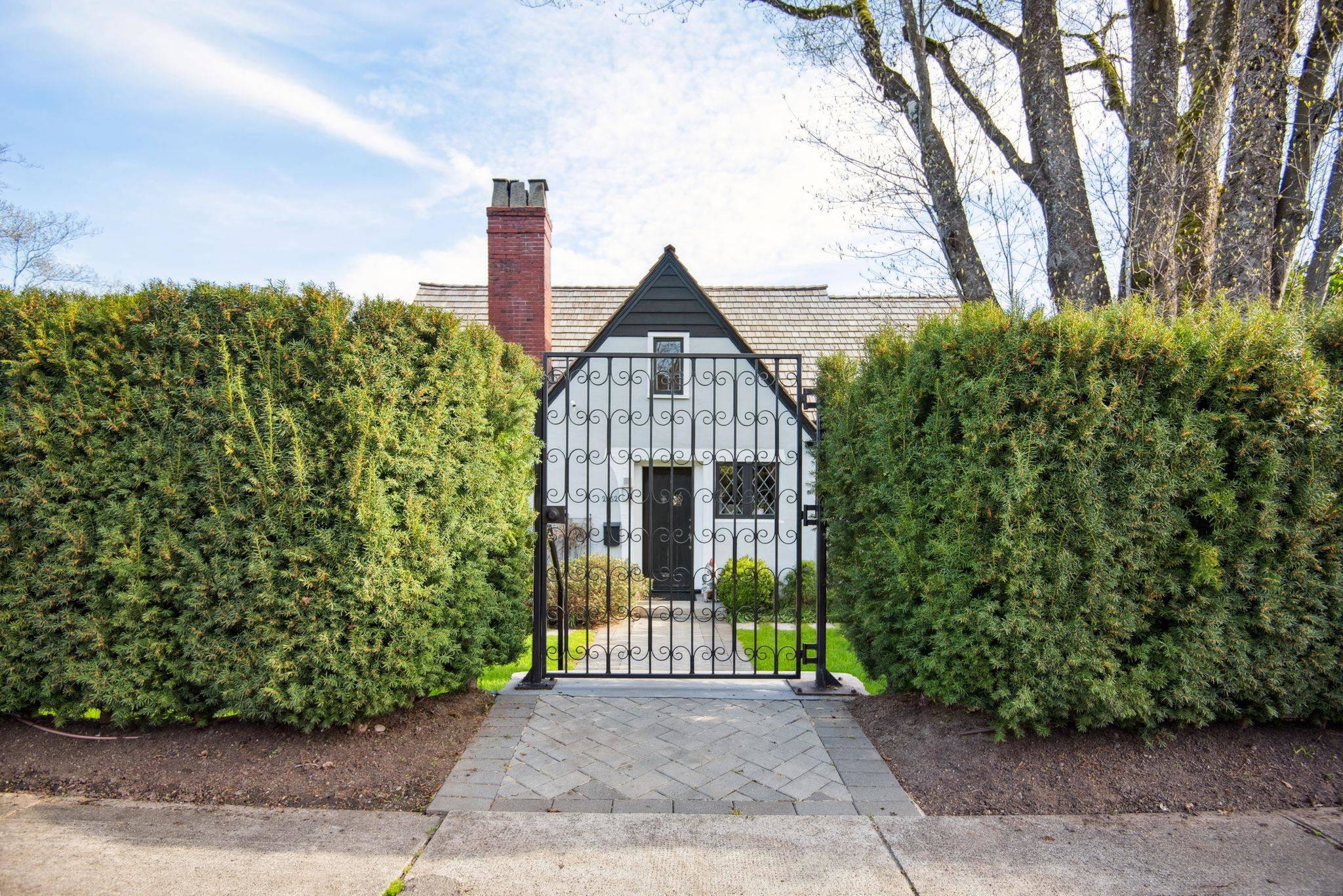 Vancouver, BC V6R 3V4,2562 Wallace CRES