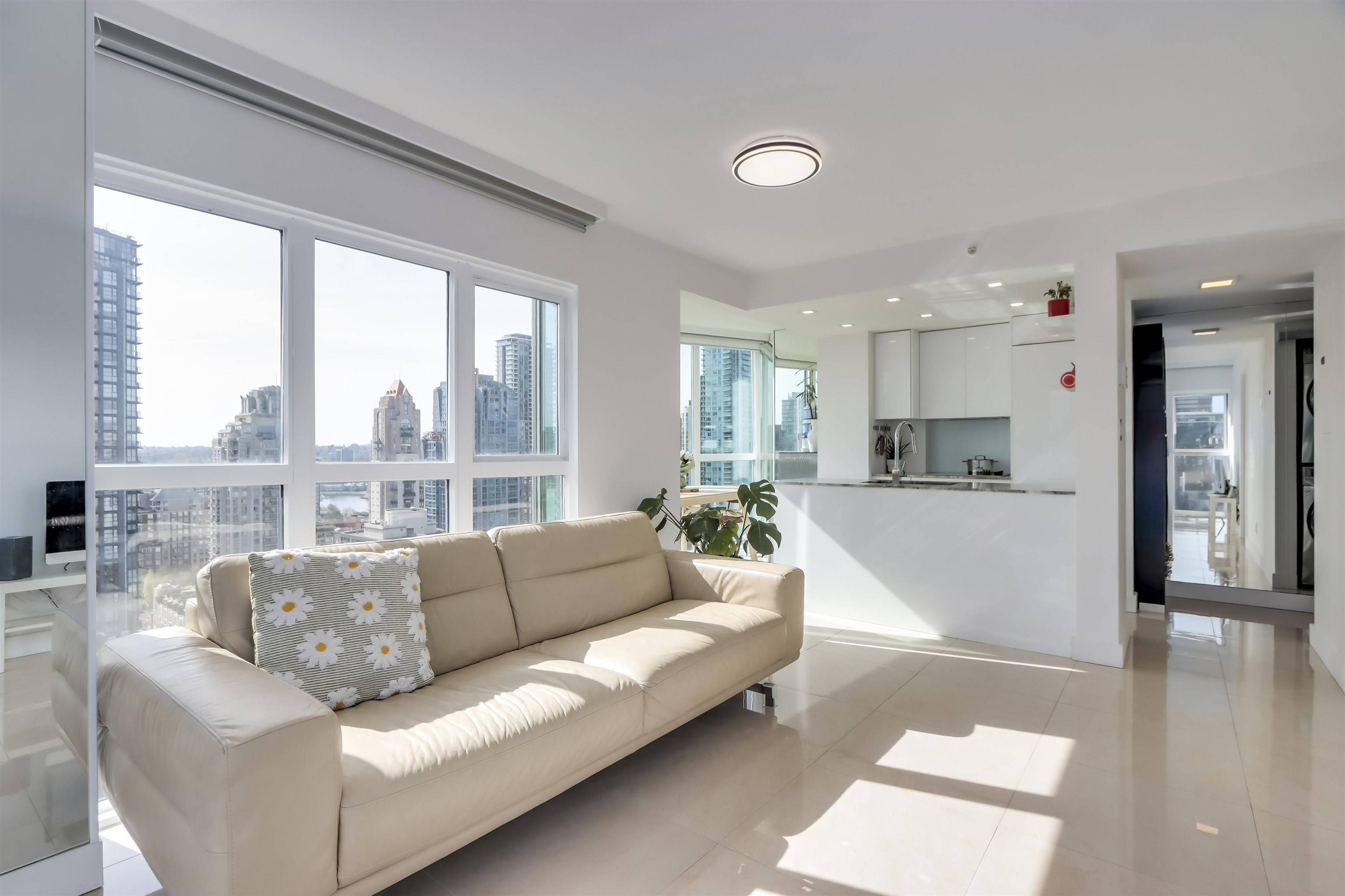 Vancouver, BC V6Z 2S8,1188 Howe ST #1907