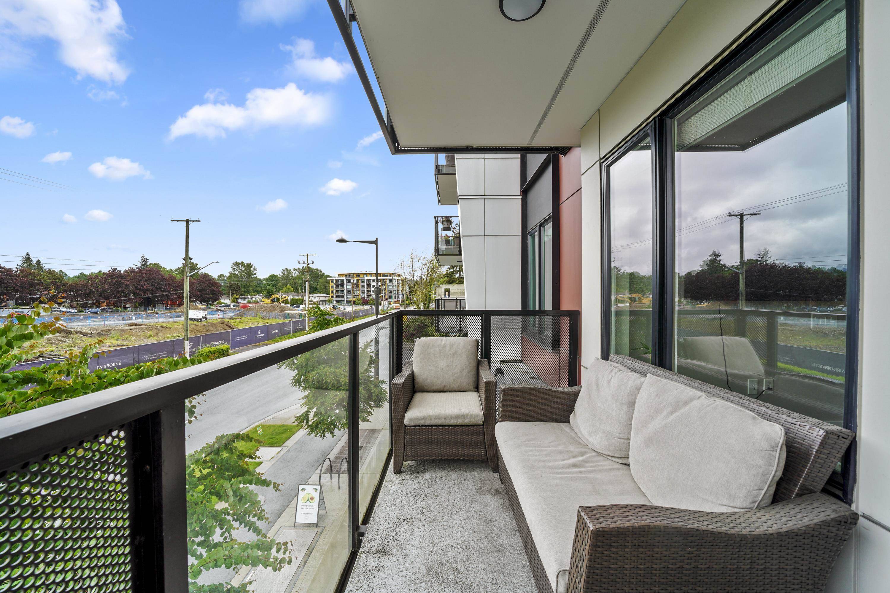 North Vancouver, BC V7J 0C9,1496 Charlotte RD #208