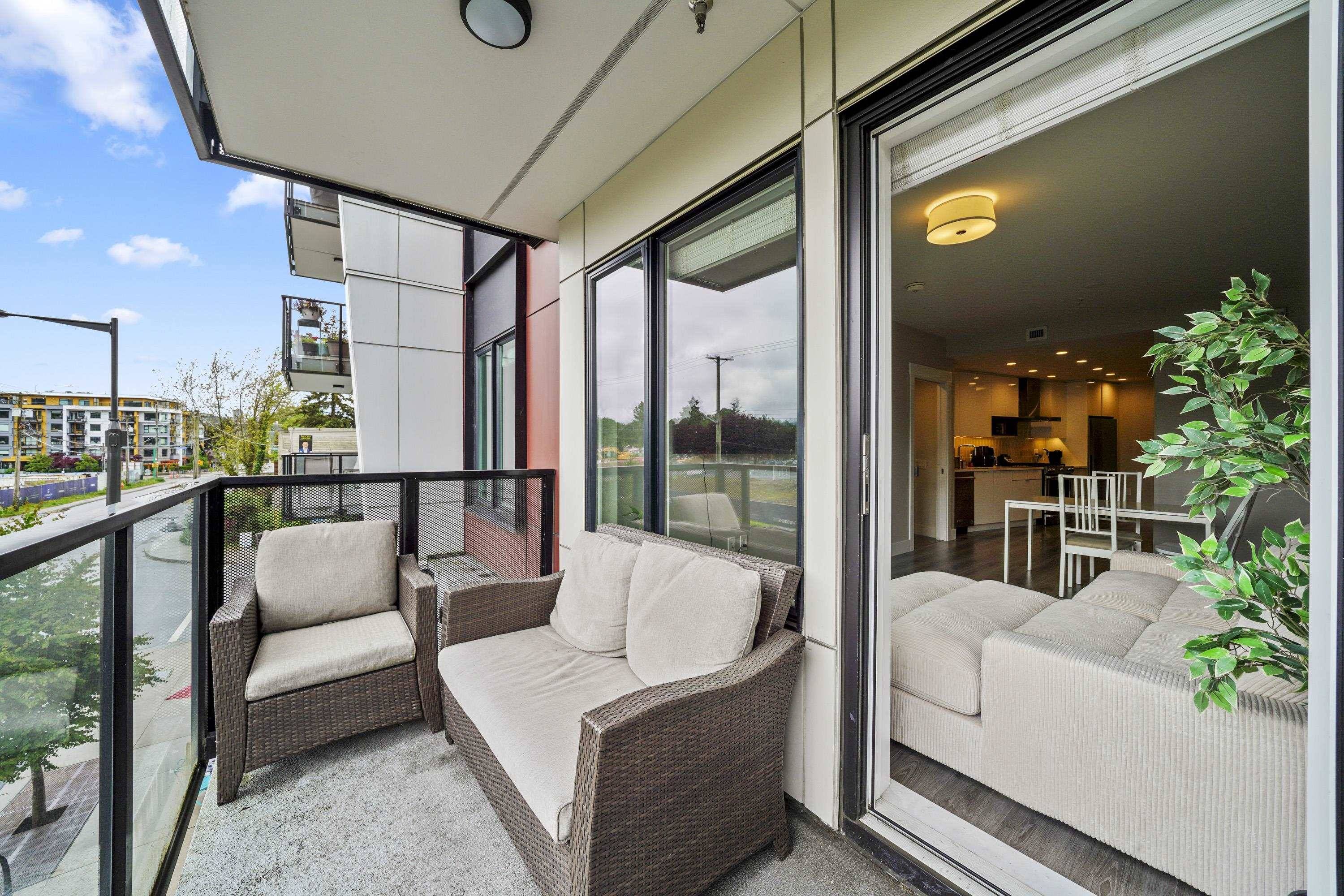 North Vancouver, BC V7J 0C9,1496 Charlotte RD #208