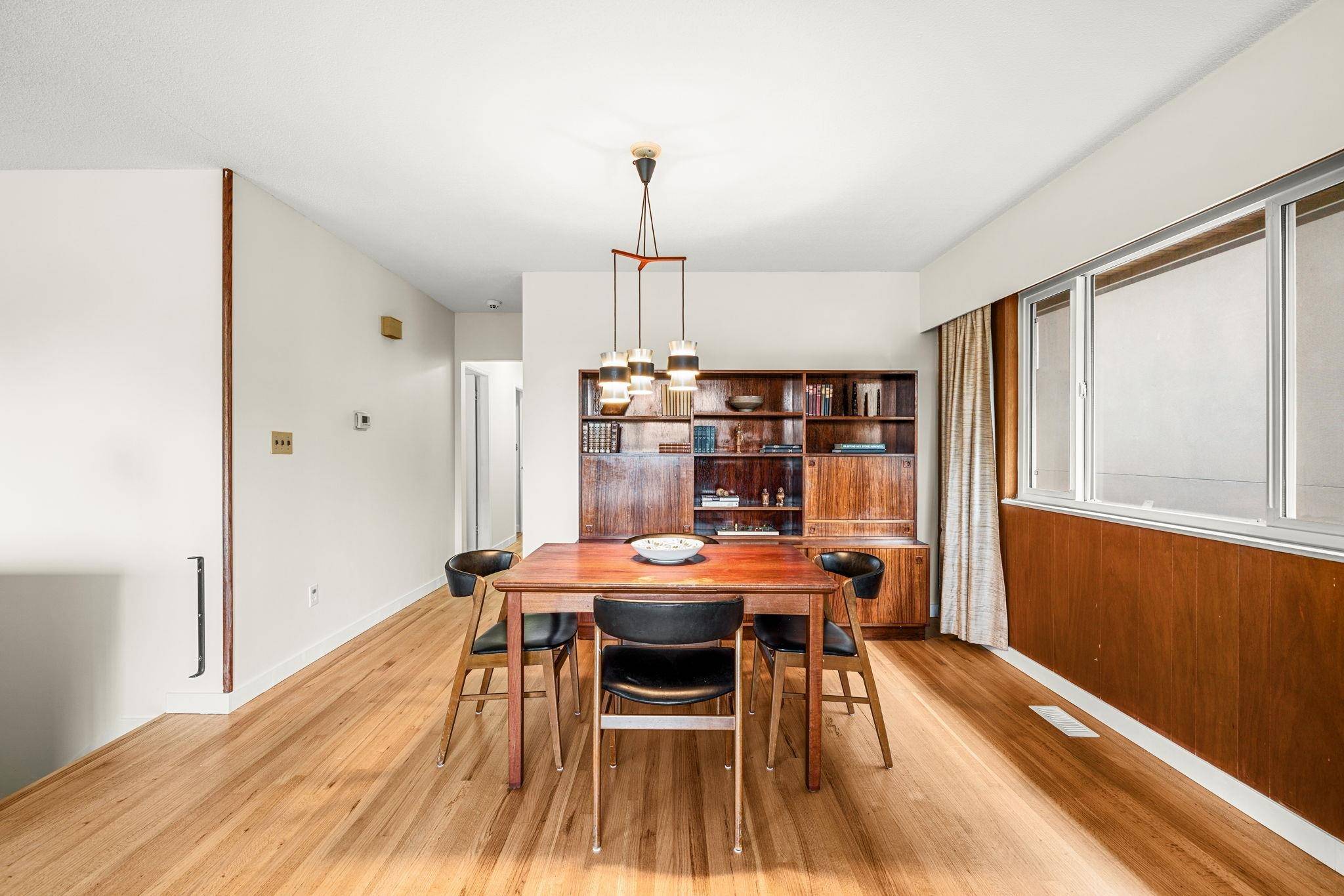 North Vancouver, BC V7K 1L9,1560 Burrill AVE