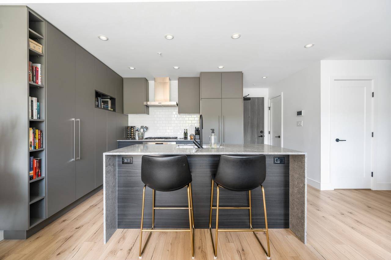 Port Moody, BC V3H 0L9,3131 Murray ST #206