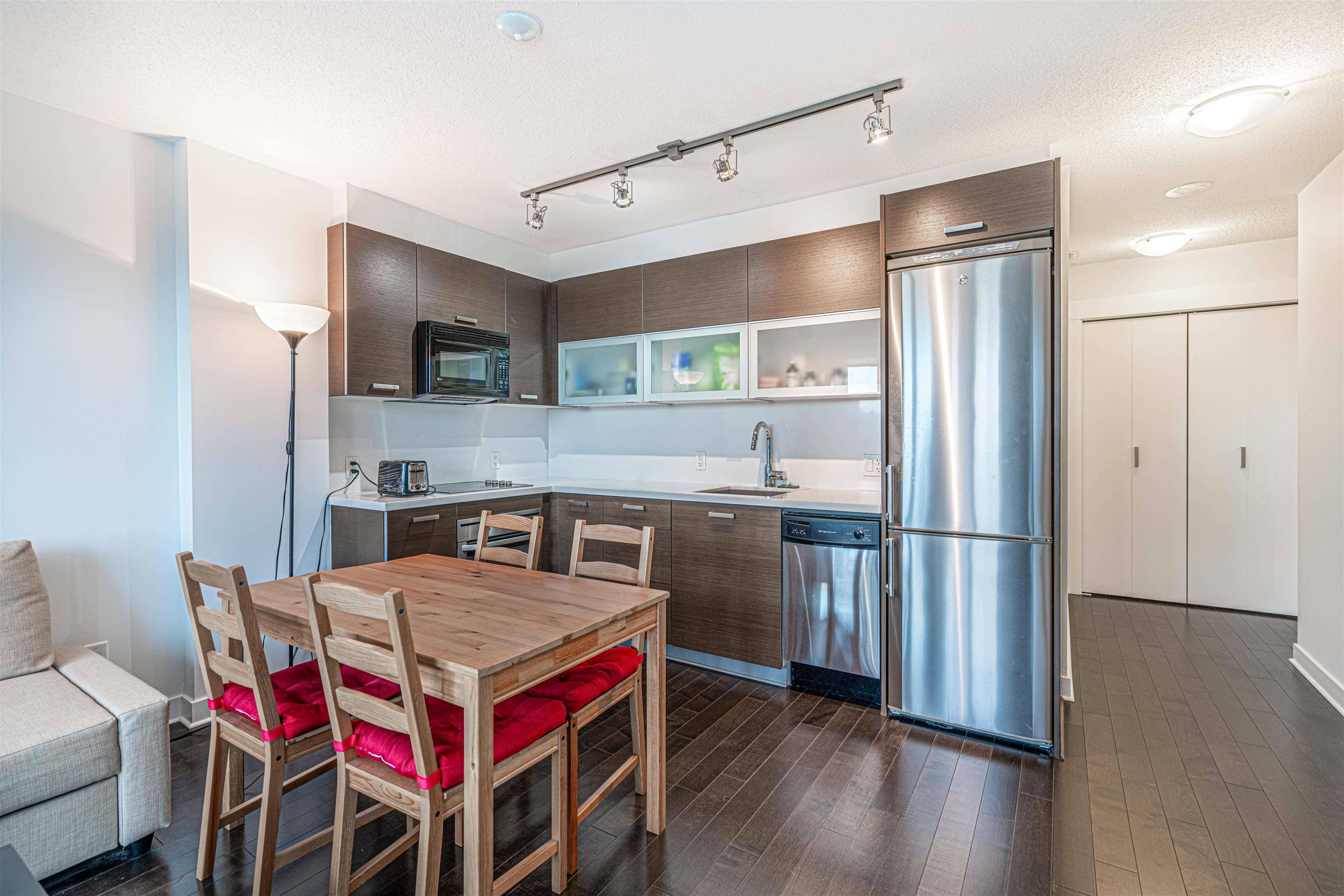 Surrey, BC V3T 0E6,10777 University DR #1002