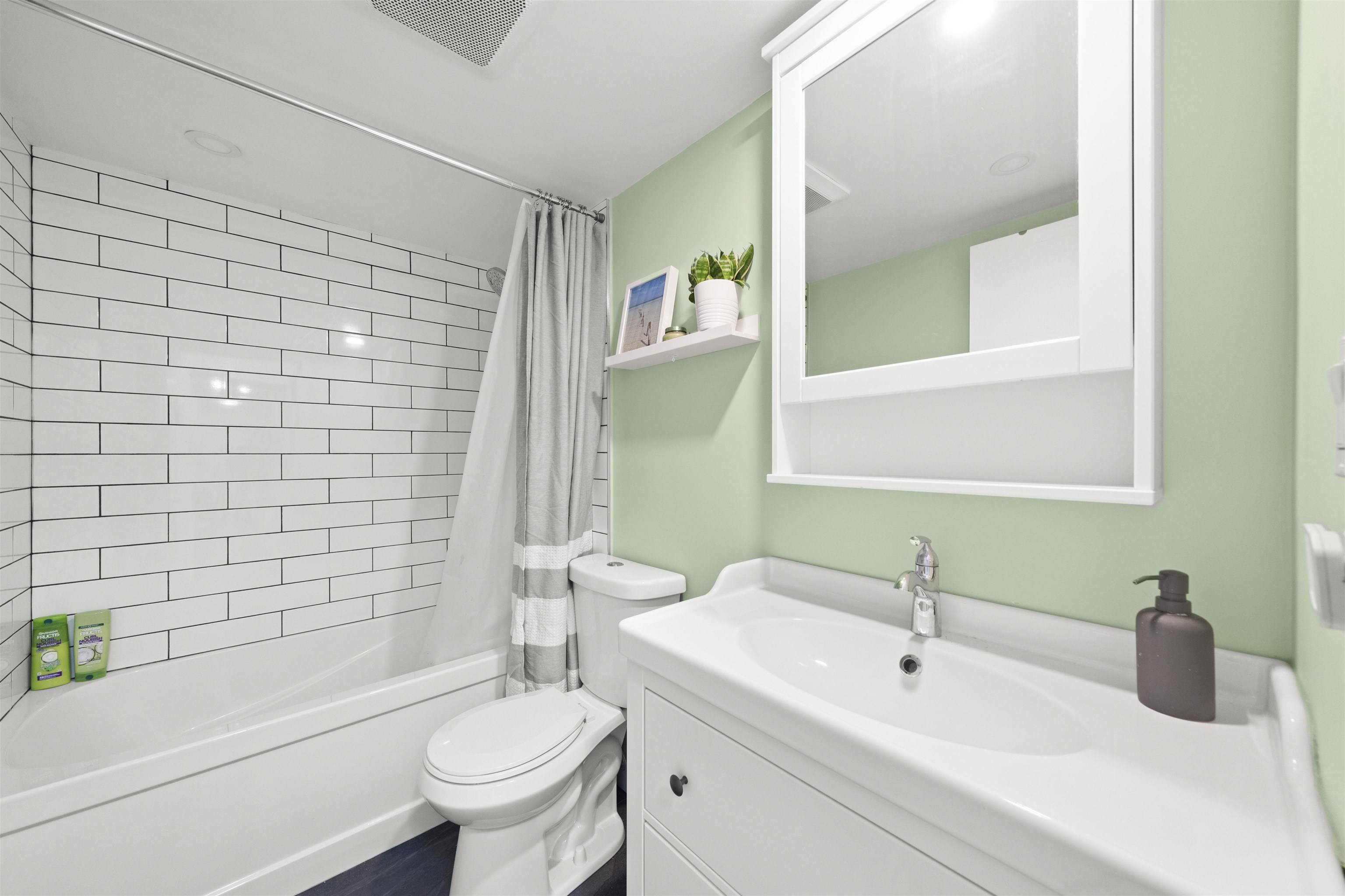 Vancouver, BC V5N 1J8,1540 E 4th AVE #311