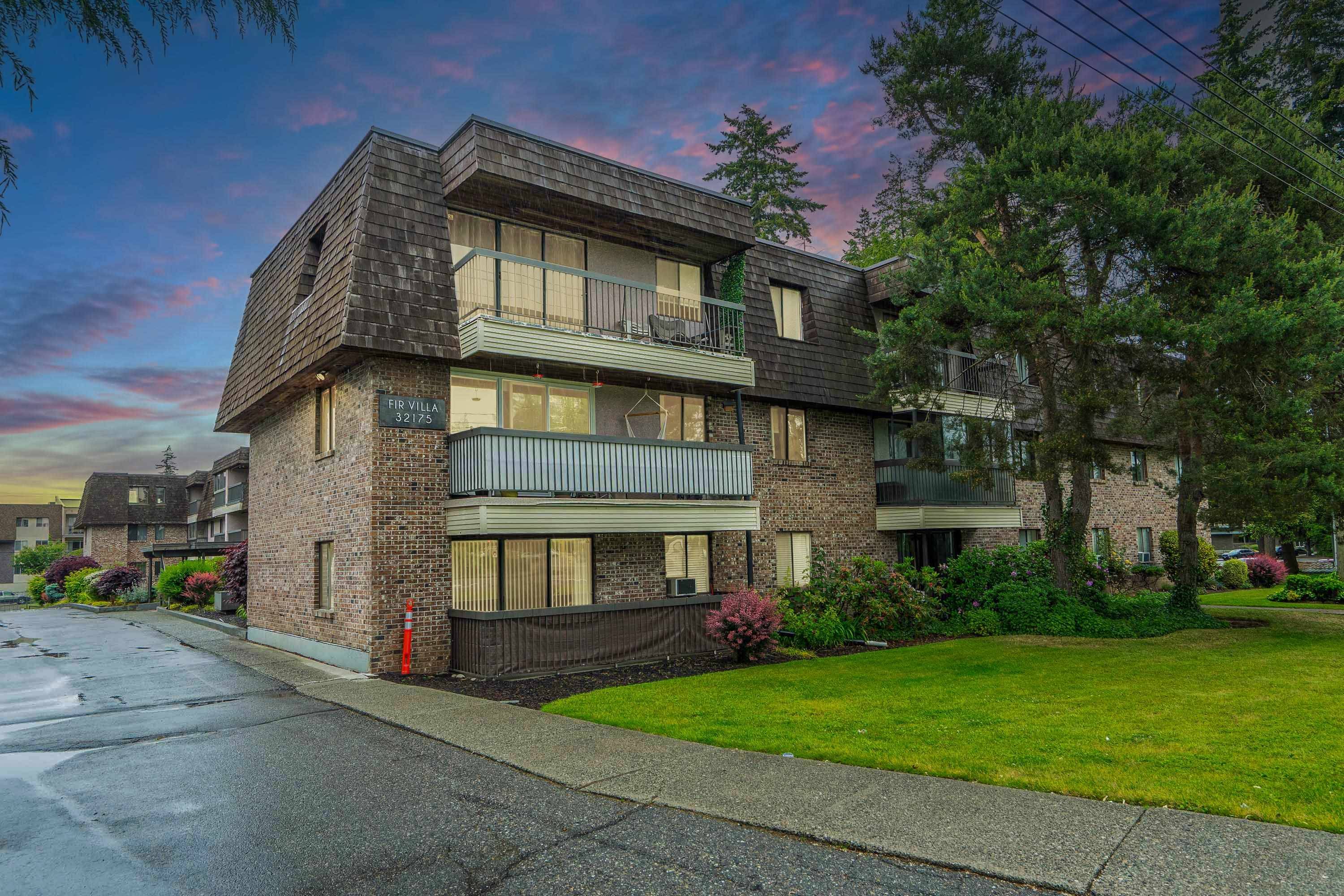 Abbotsford, BC V2T 2C8,32175 Old Yale RD #202