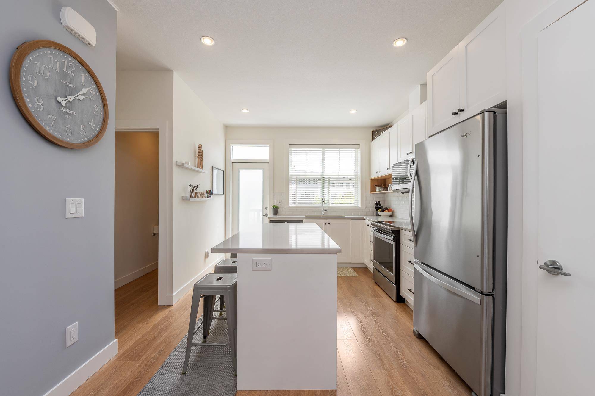 Abbotsford, BC V4X 0B9,27735 Roundhouse DR #106