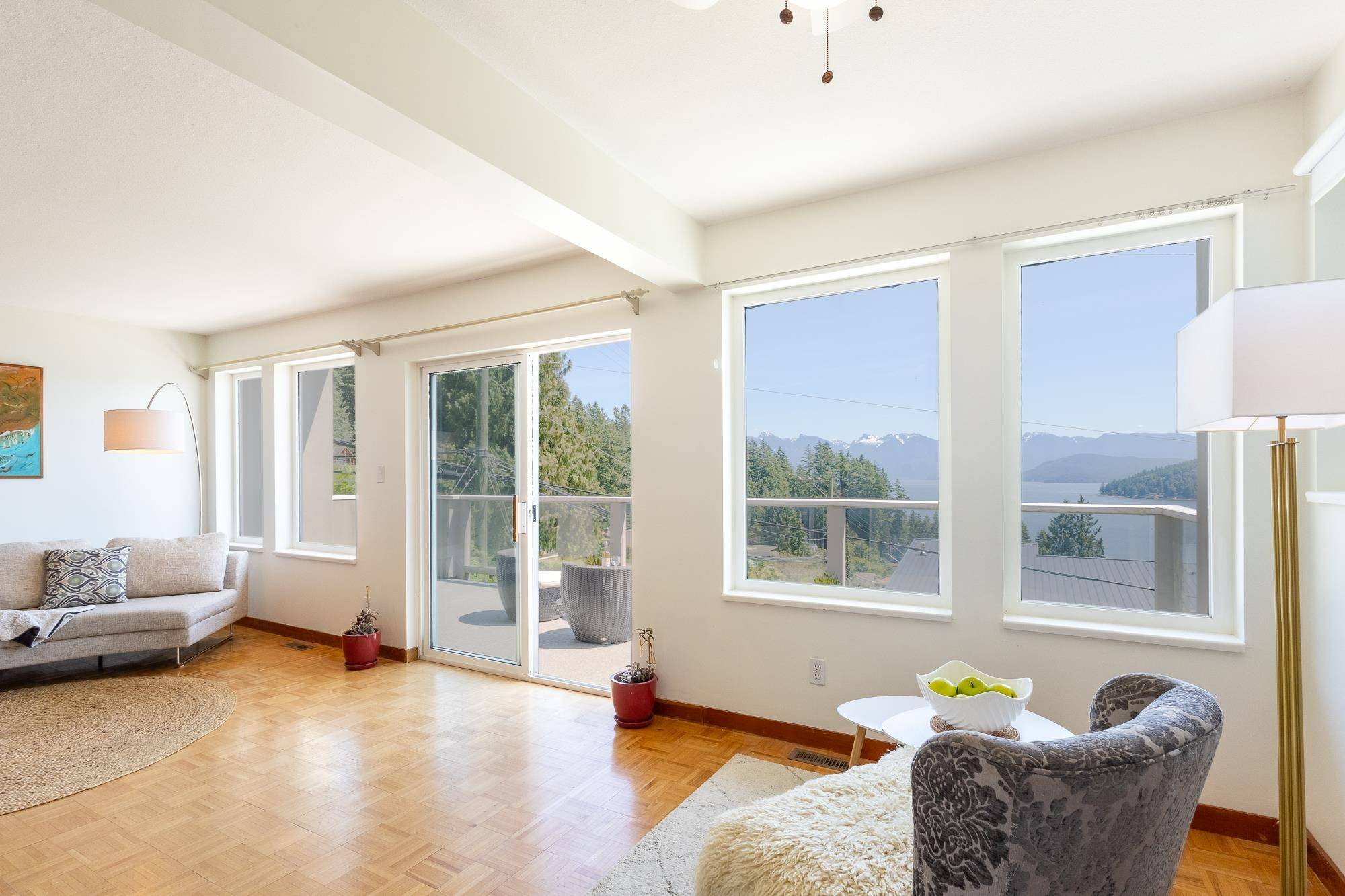 Gibsons, BC V0N 1V1,511 Central AVE