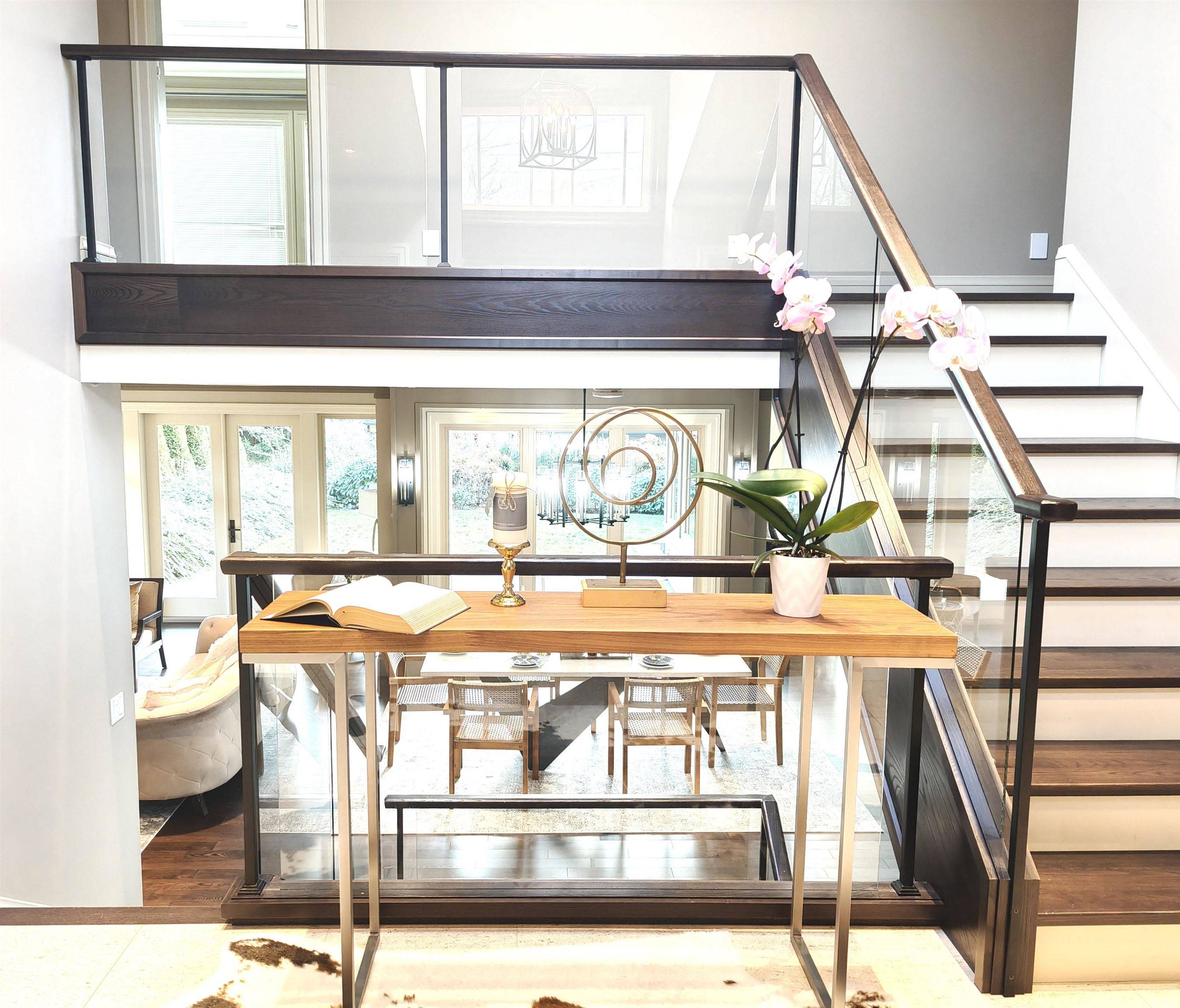West Vancouver, BC V7V 1L4,2566 Marine DR