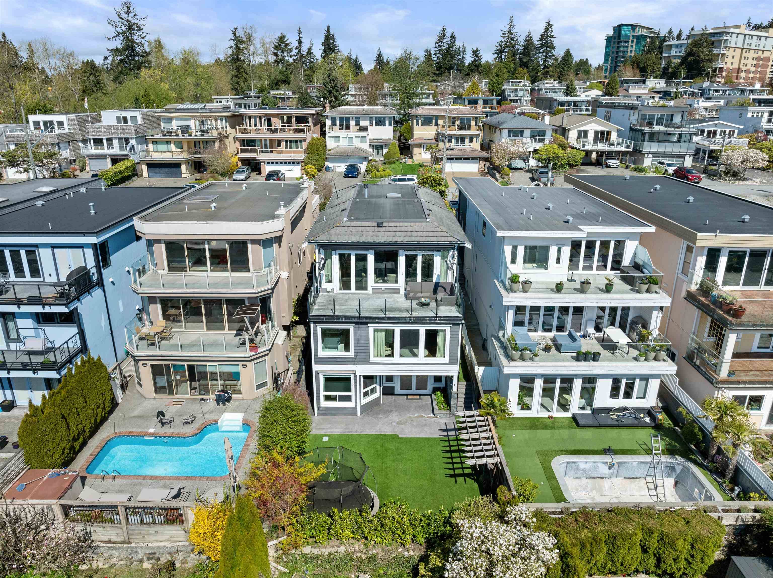 White Rock, BC V4B 2J5,14736 Thrift AVE
