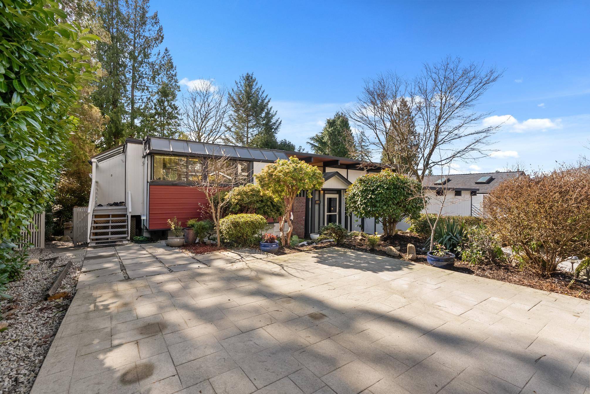 North Vancouver, BC V7N 2X9,621 The Del