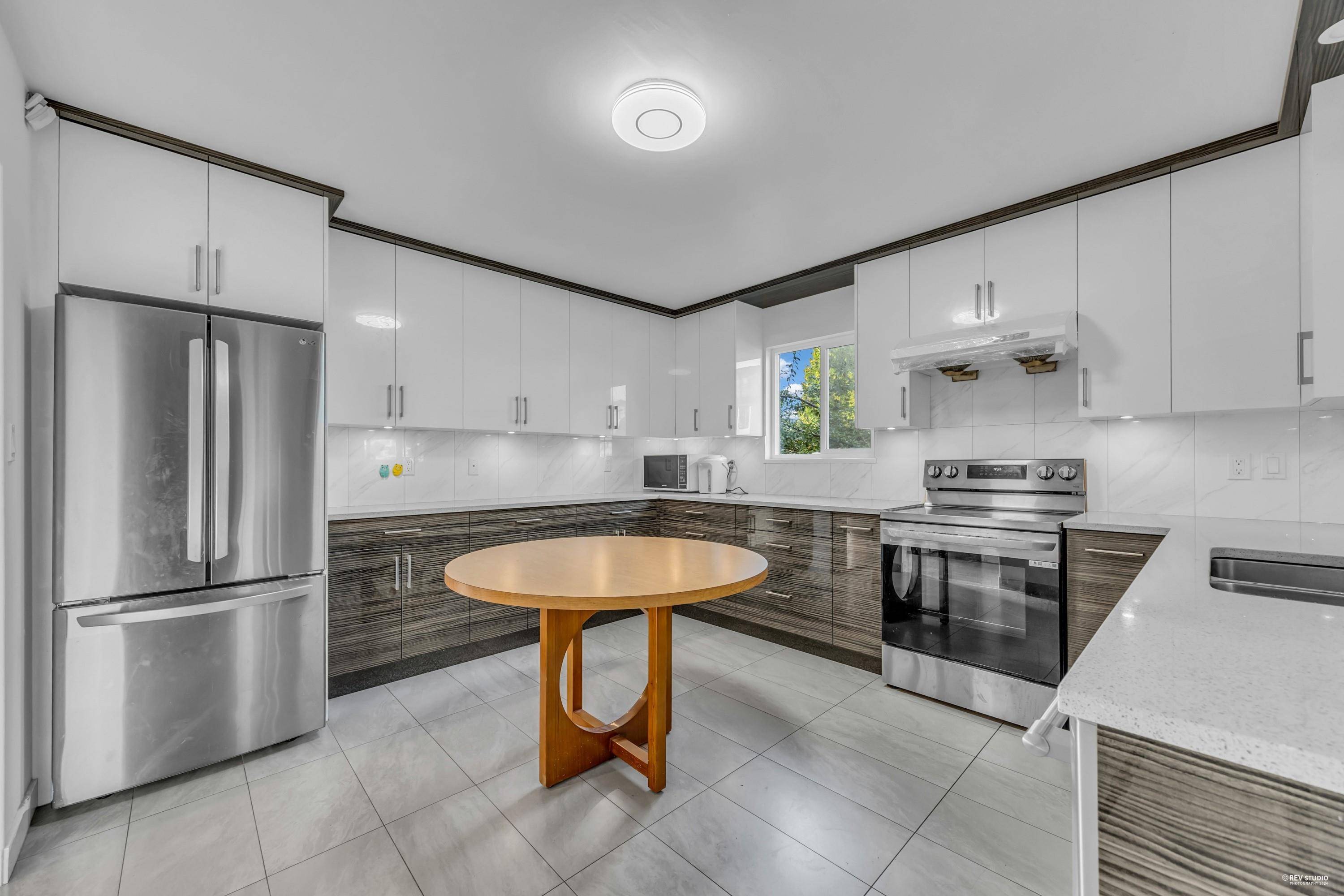 Surrey, BC V3T 3M6,9942 Semiahmoo RD