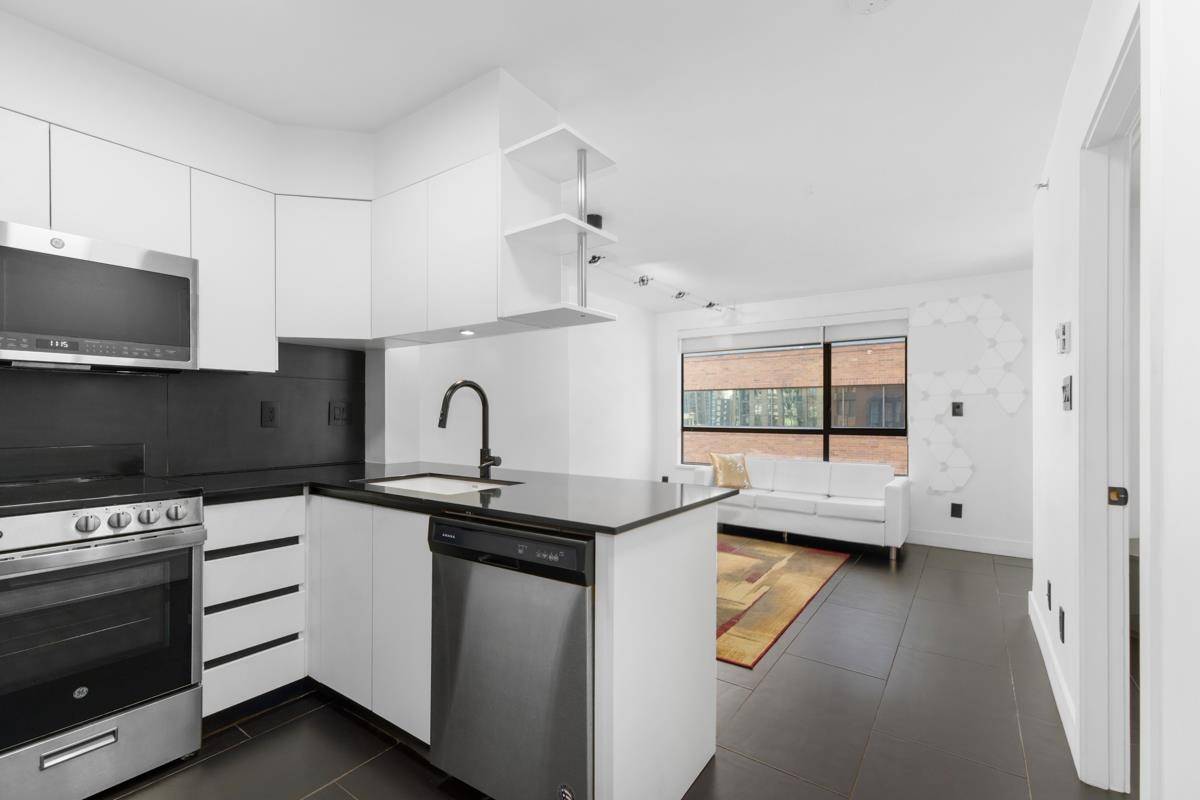 Vancouver, BC V6Z 2X4,1189 Howe ST #811