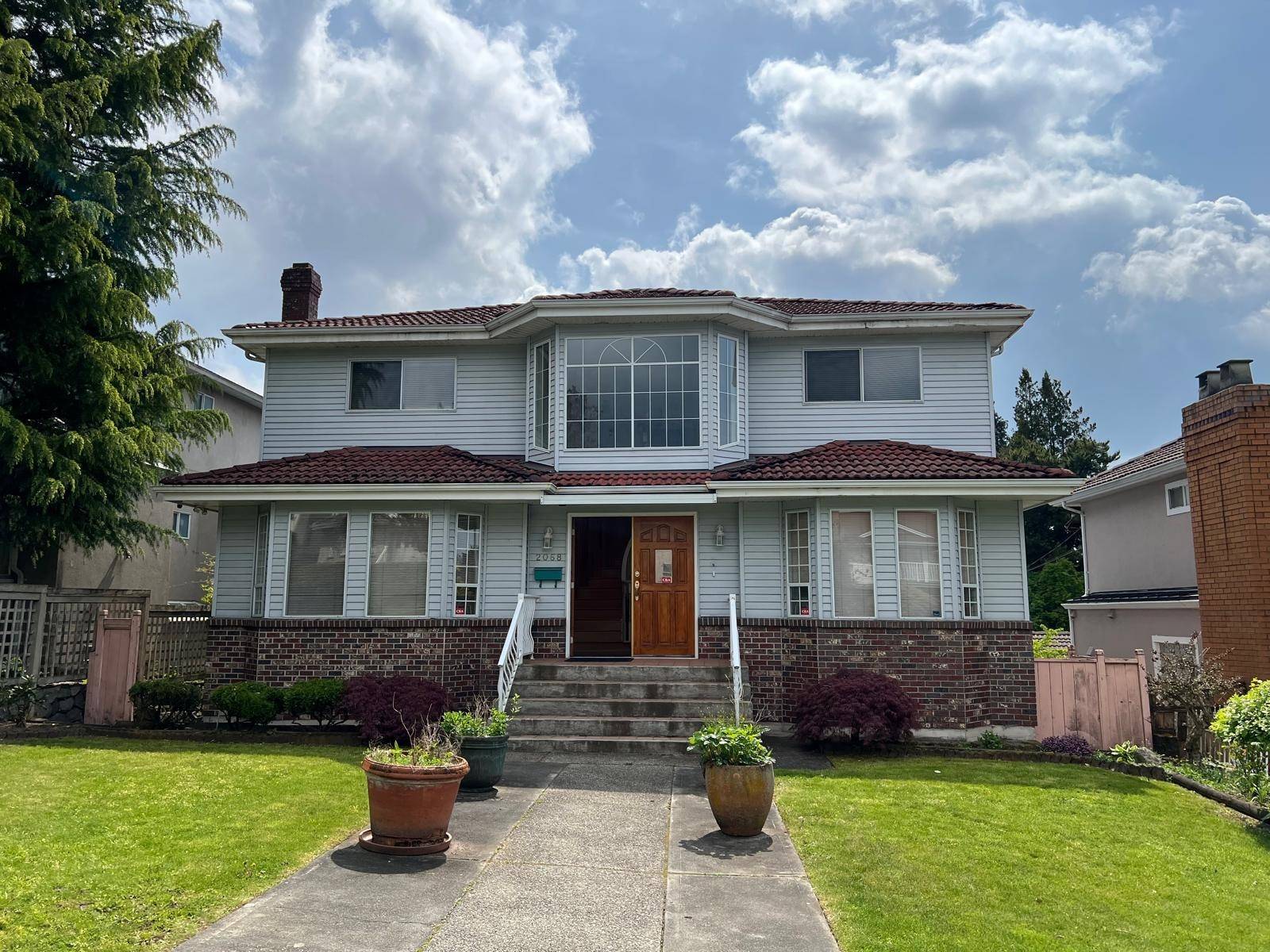 Vancouver, BC V5P 2L3,2068 Scarboro AVE