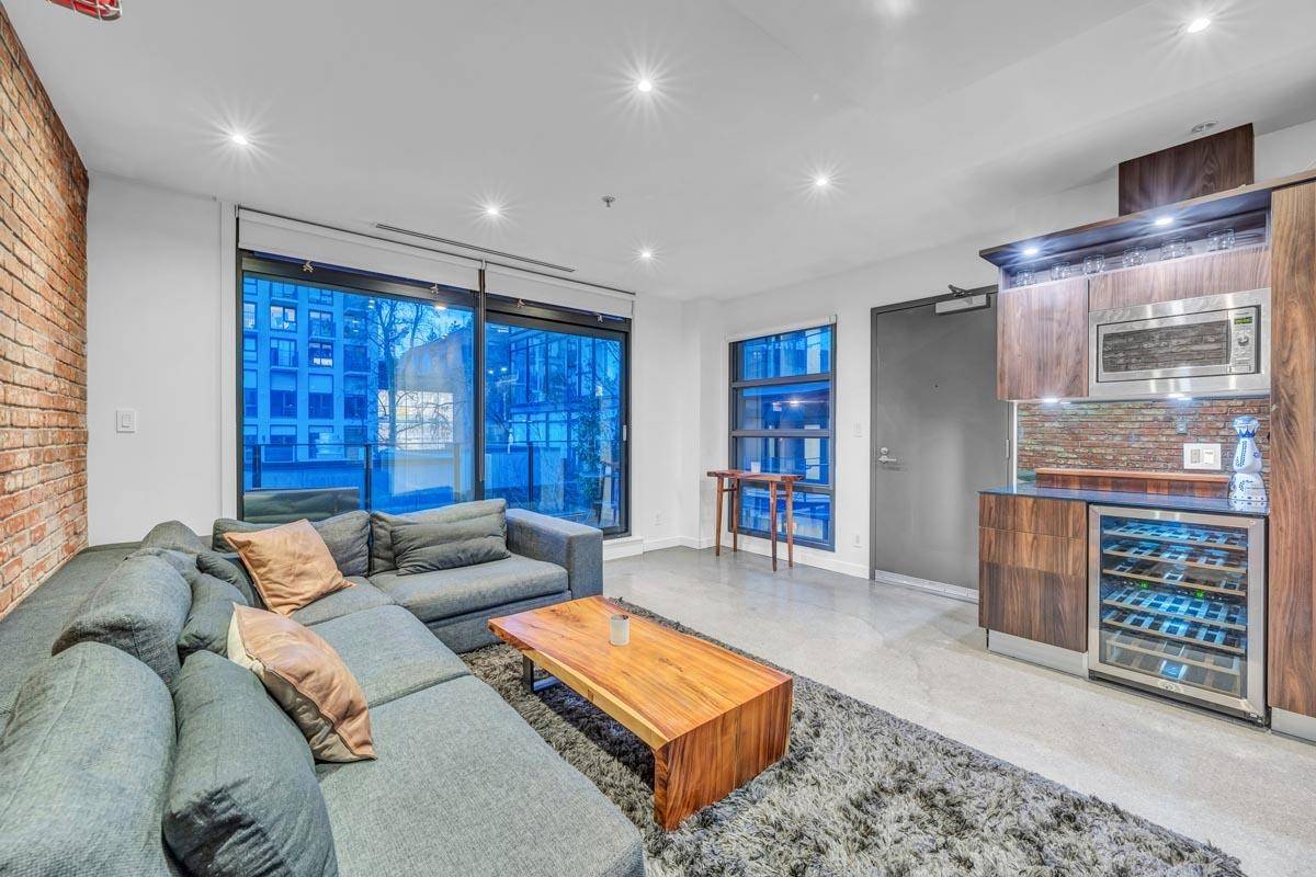 Vancouver, BC V6B 1A5,12 Water ST #305