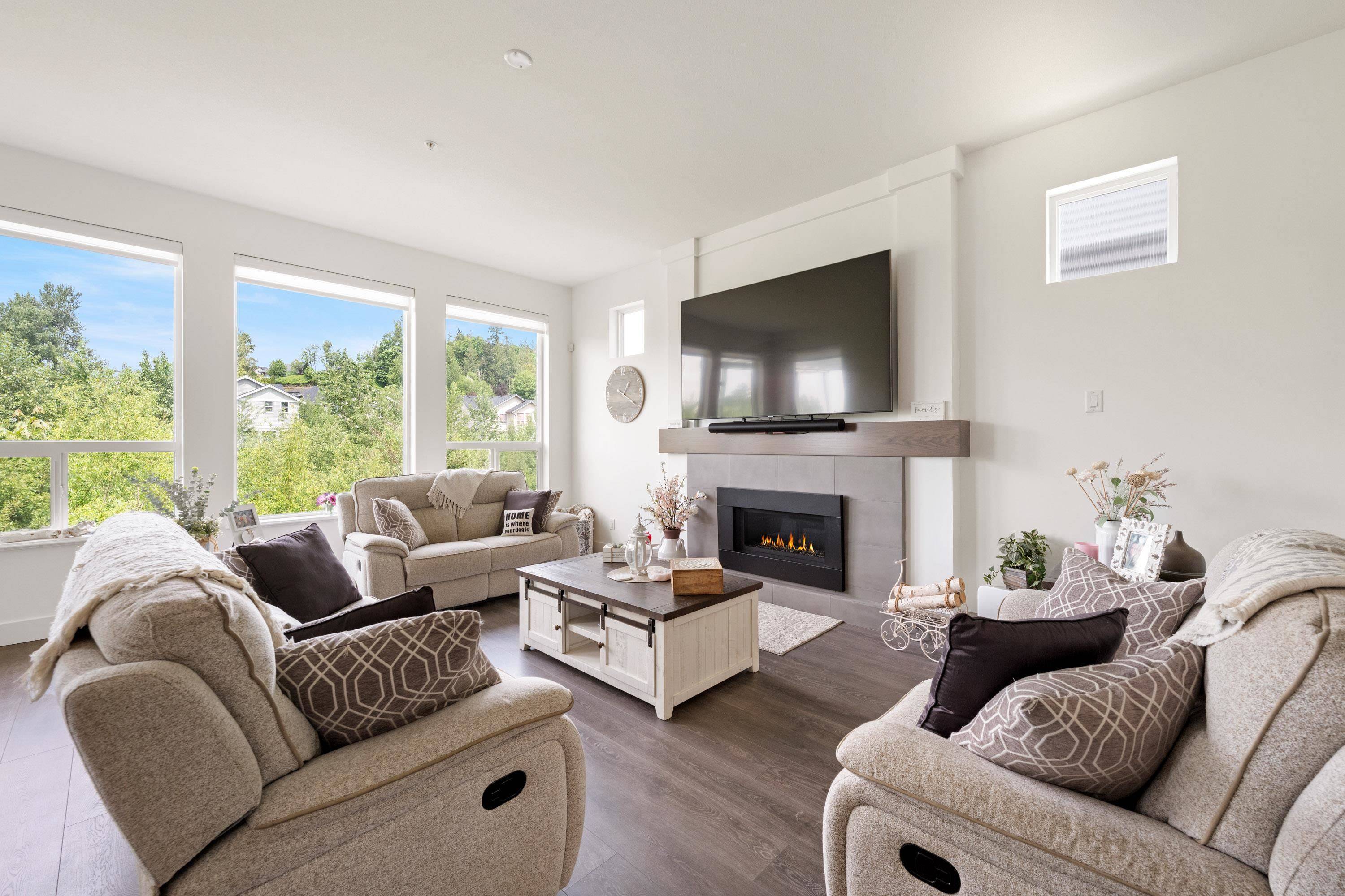 Maple Ridge, BC V2W 1G3,23873 103a AVE