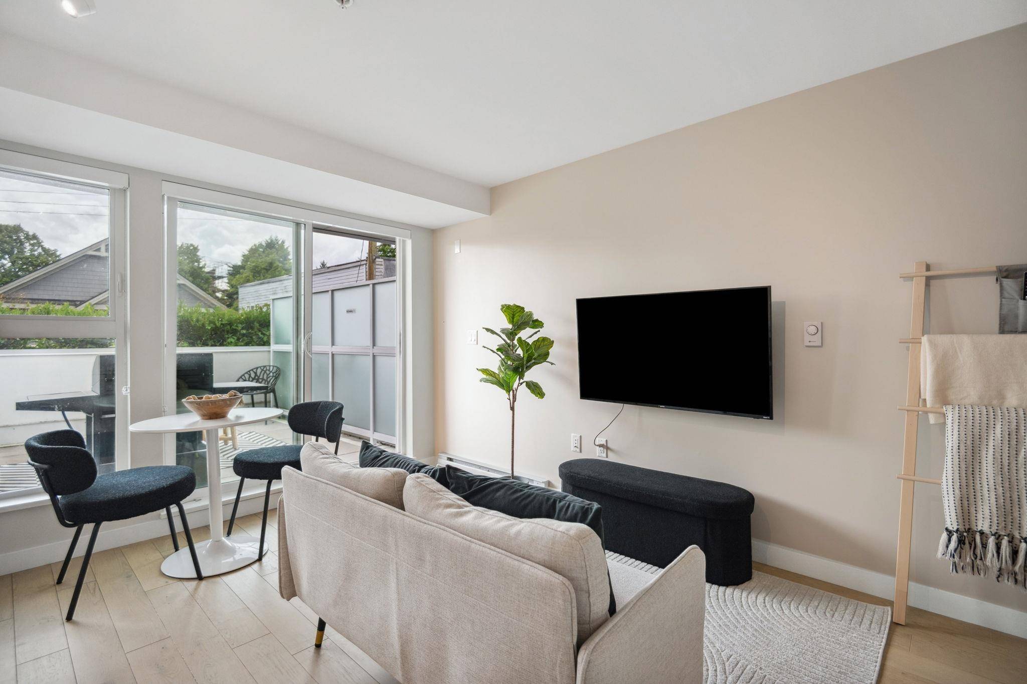 Vancouver, BC V5T 3V4,2508 Fraser ST #208