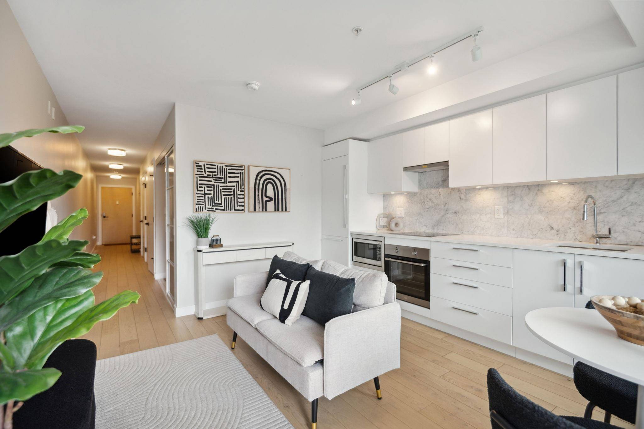 Vancouver, BC V5T 3V4,2508 Fraser ST #208