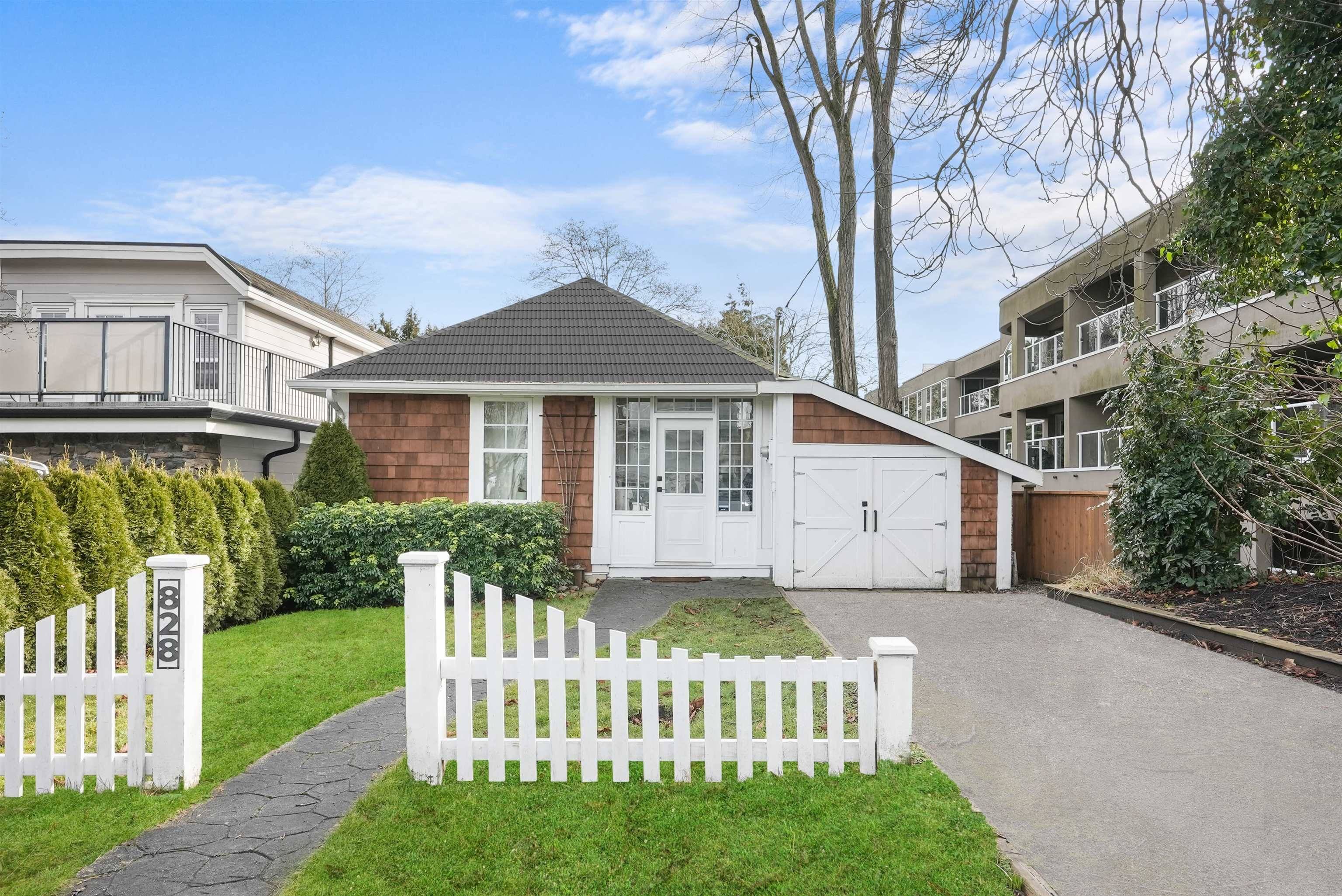 White Rock, BC V4B 4V8,828 Kent ST