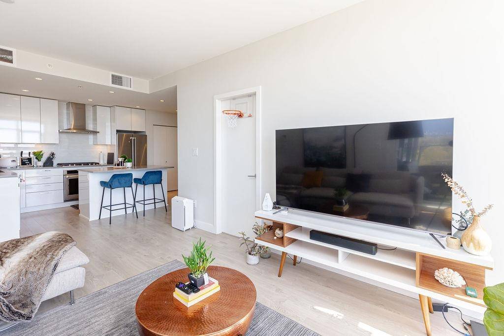 Burnaby, BC V5C 0L5,1788 Gilmore AVE #1505