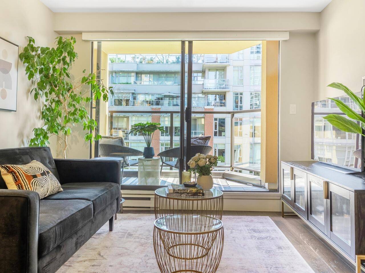Vancouver, BC V6B 6E4,488 Helmcken ST #507