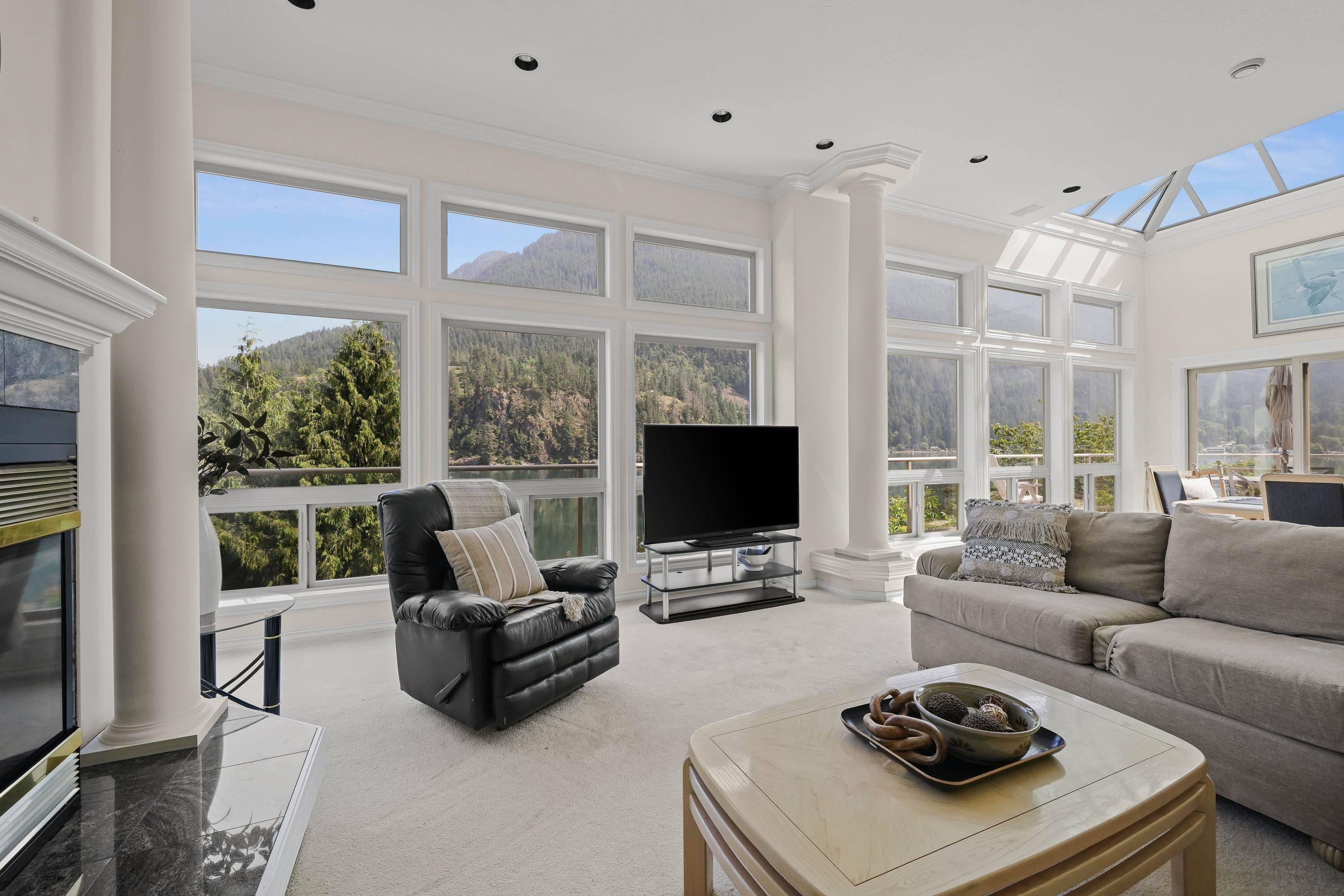 Hope, BC V0X 1L1,21313 Lakeview CRES