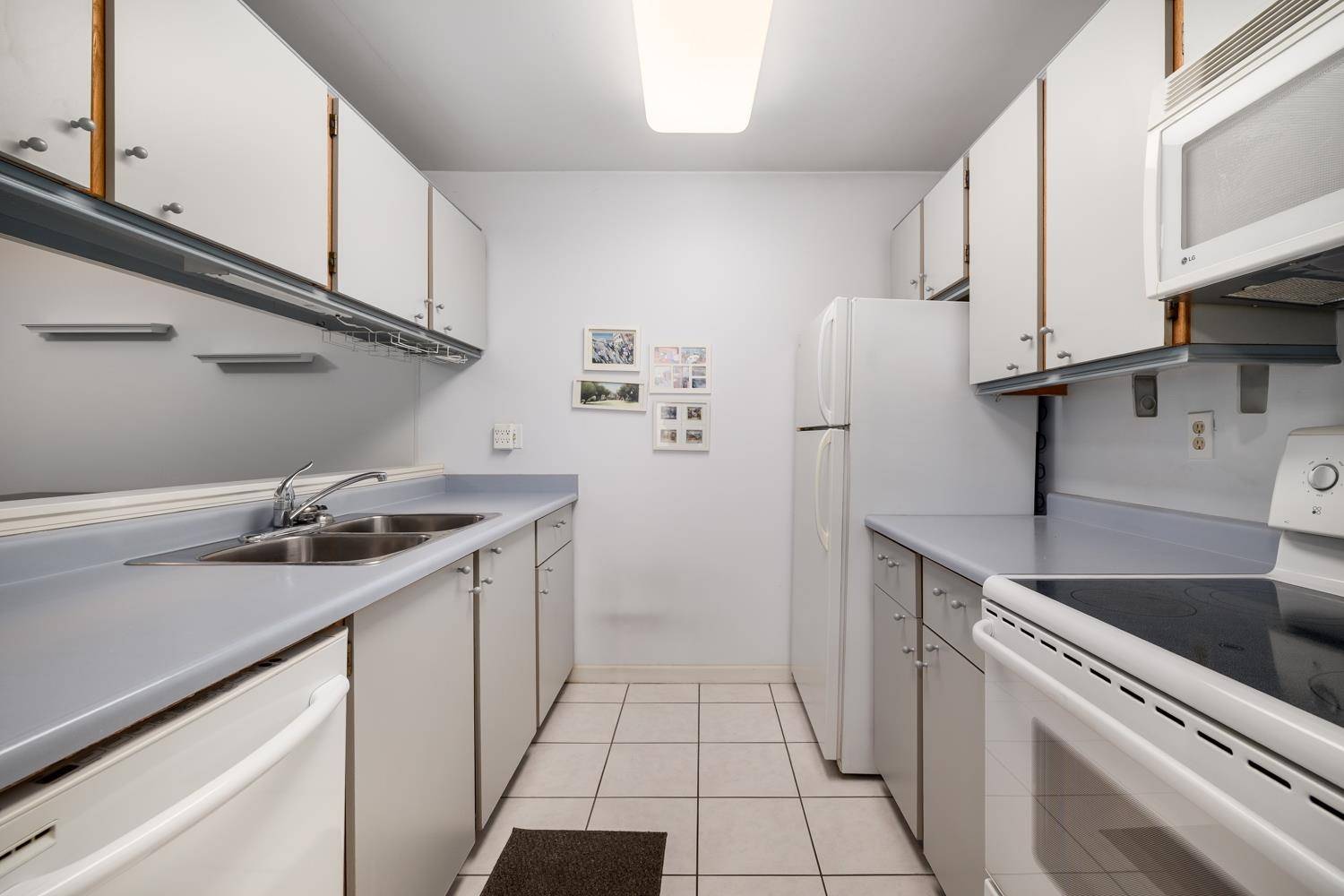 Vancouver, BC V5Z 1L9,925 W 10th AVE #308