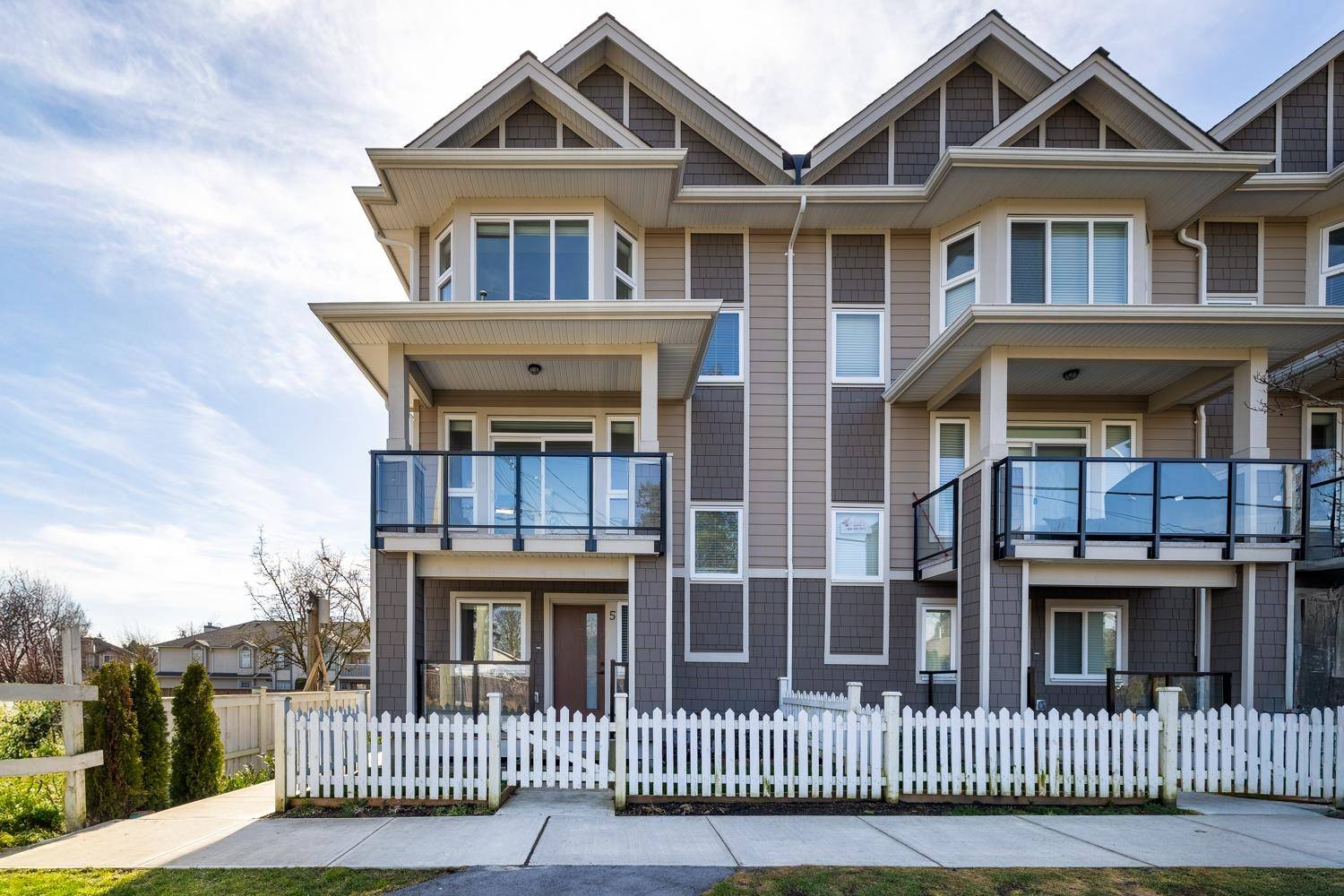 Surrey, BC V3S 7K3,5780 174 ST #5