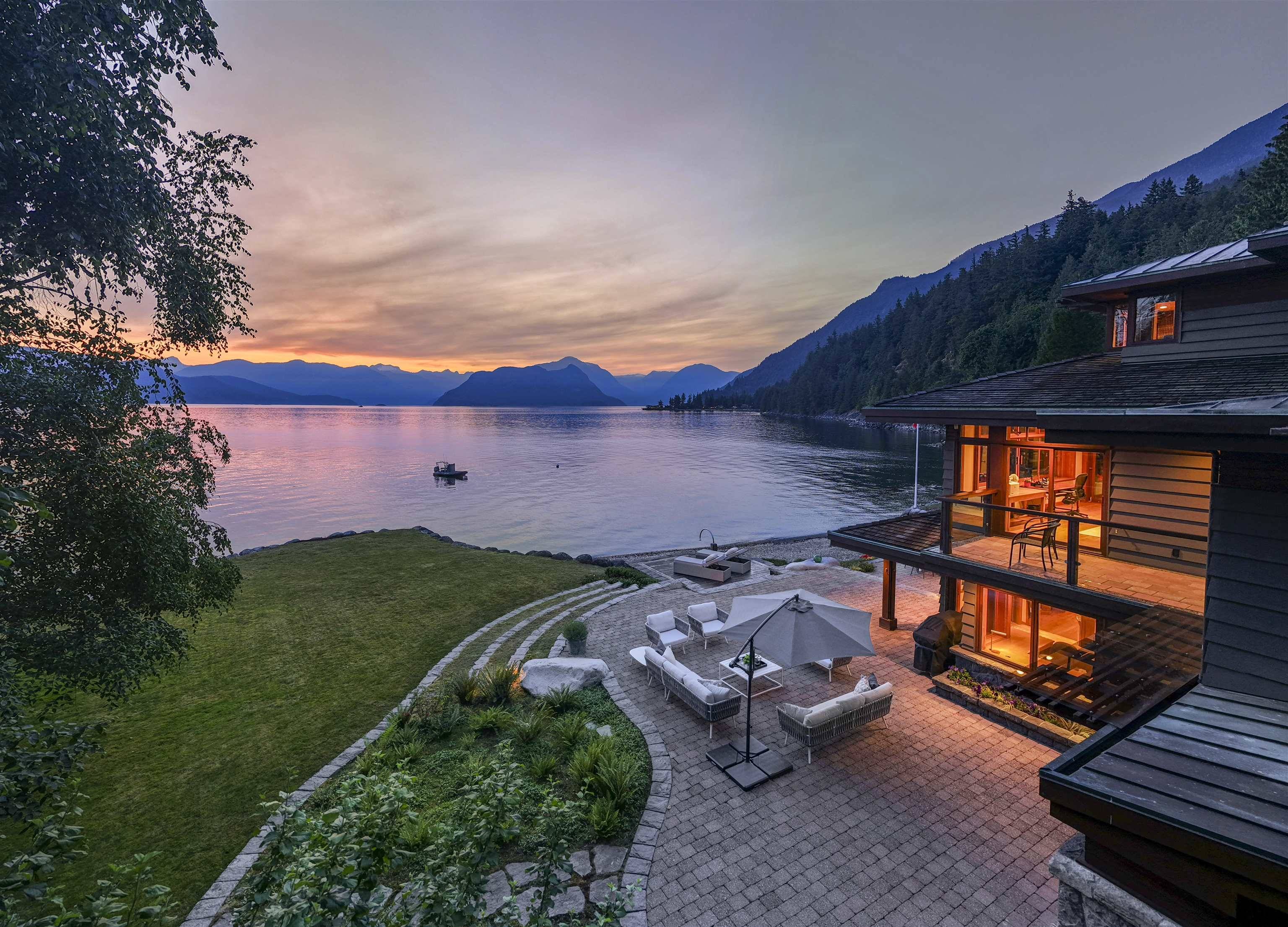 Lions Bay, BC V0N 2E0,270 Lions Bay AVE