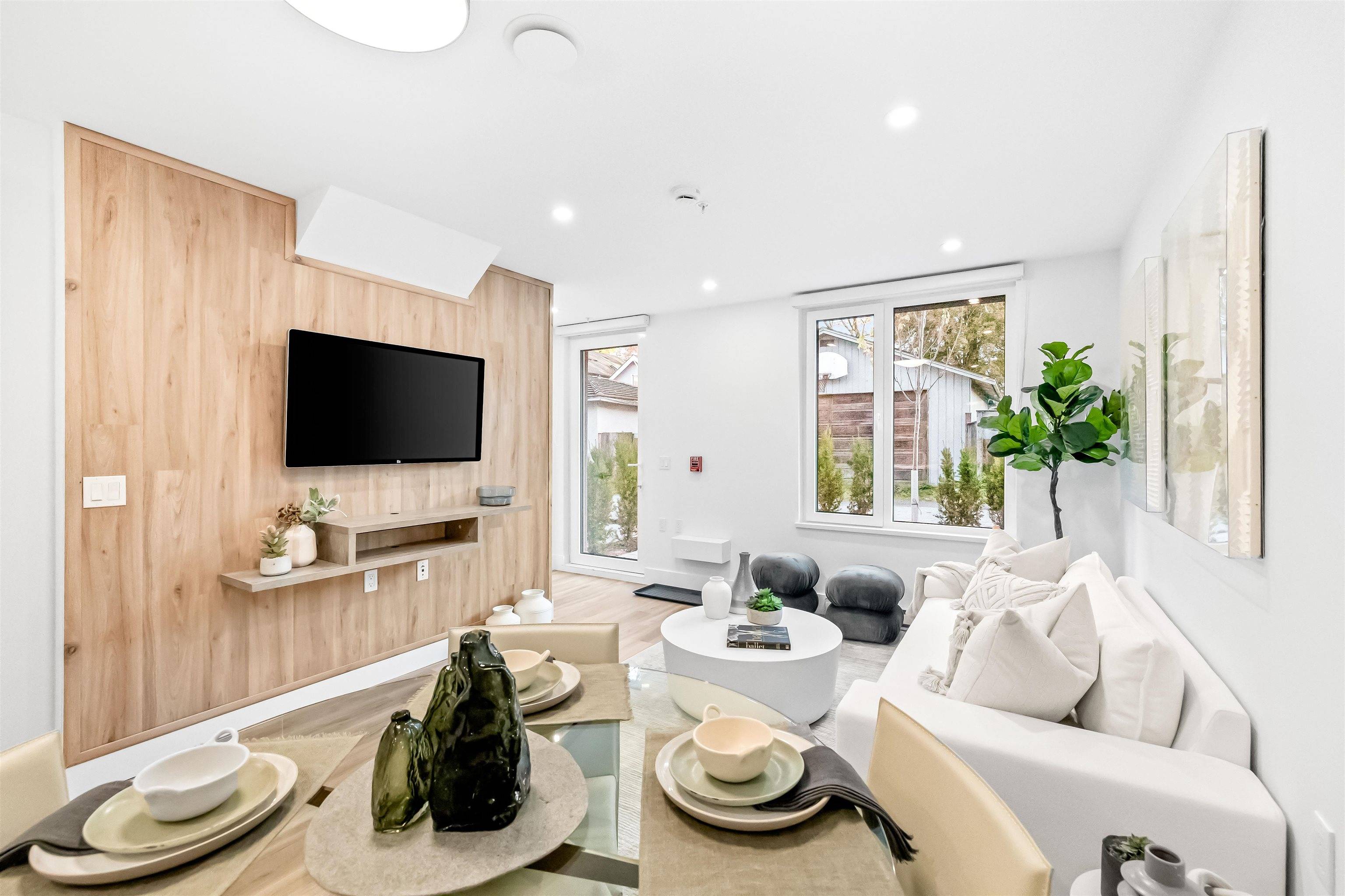 Vancouver, BC V5N 1B6,2250 E 1st AVE #131