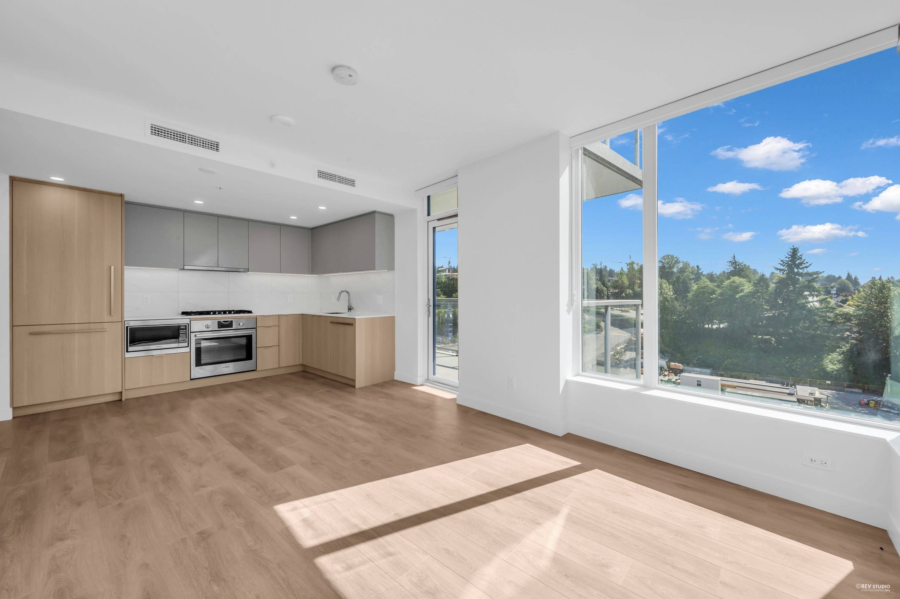 Coquitlam, BC V3K 0J1,318 Alderson AVE #704