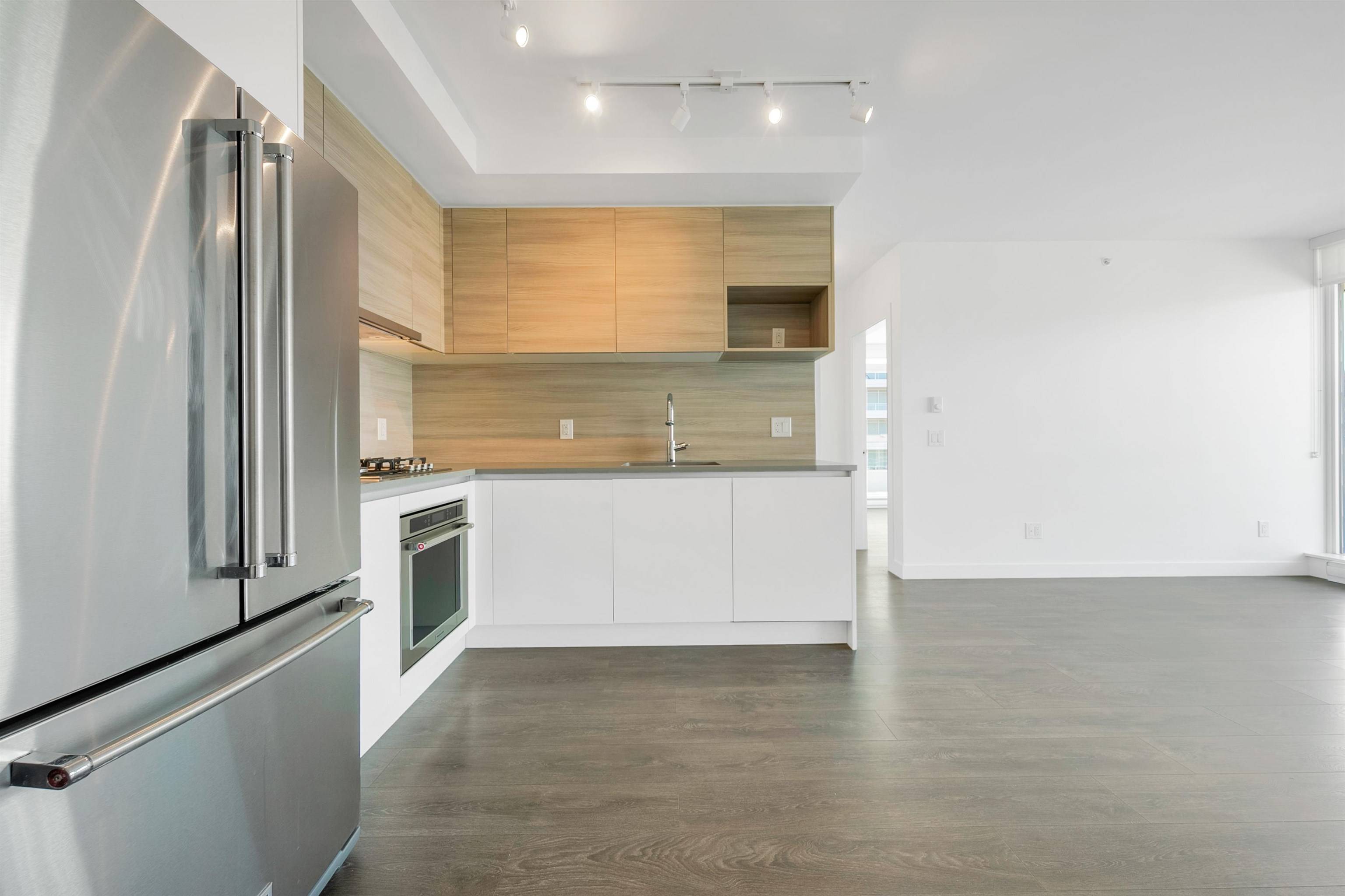 Coquitlam, BC V3J 0H6,525 Foster AVE #2204