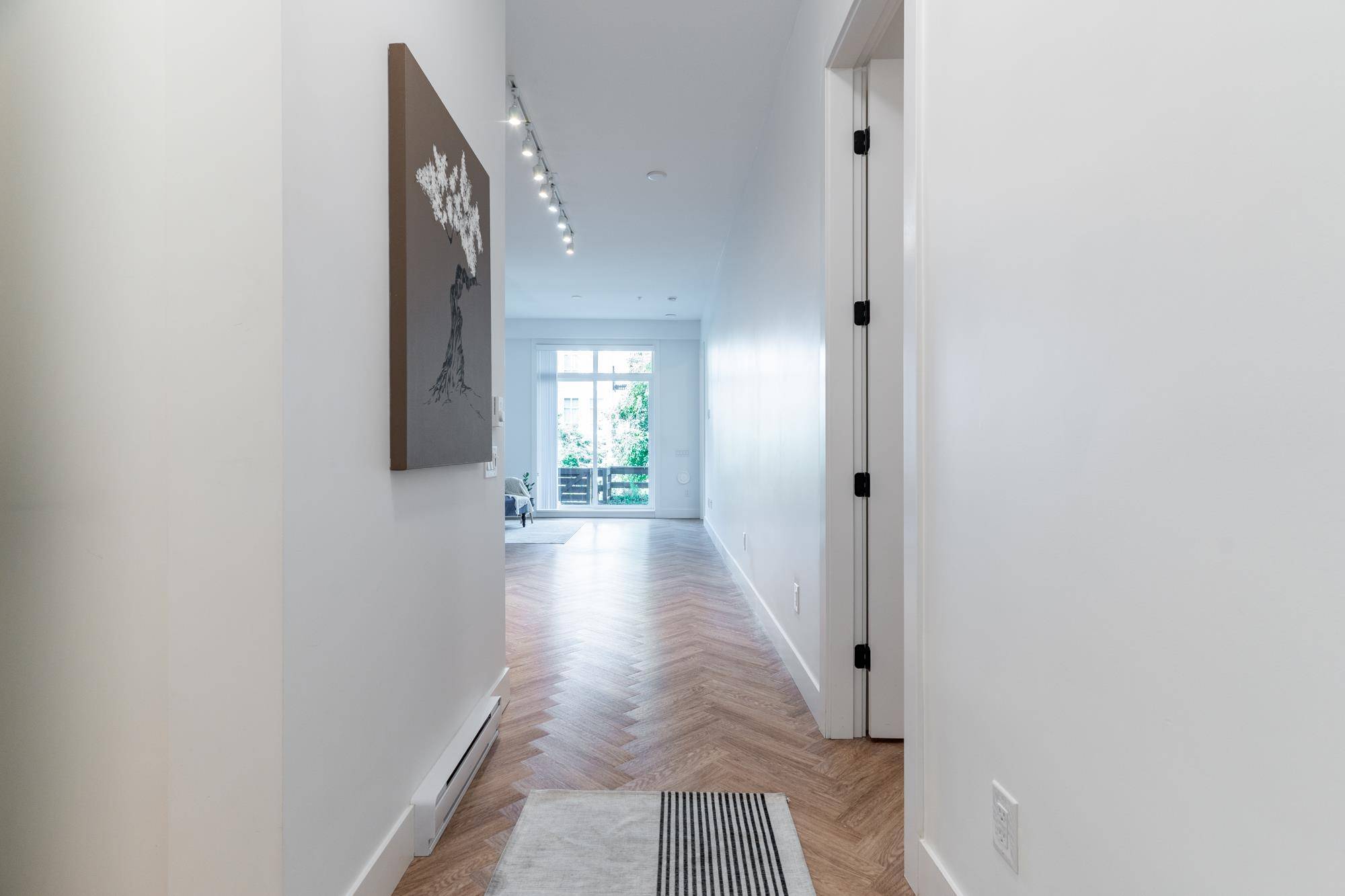 Surrey, BC V3T 0R6,13933 105 BLVD #106