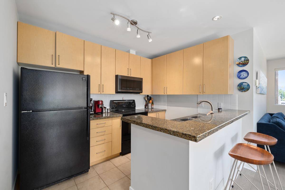 Vancouver, BC V6J 5L8,2630 Arbutus ST #301