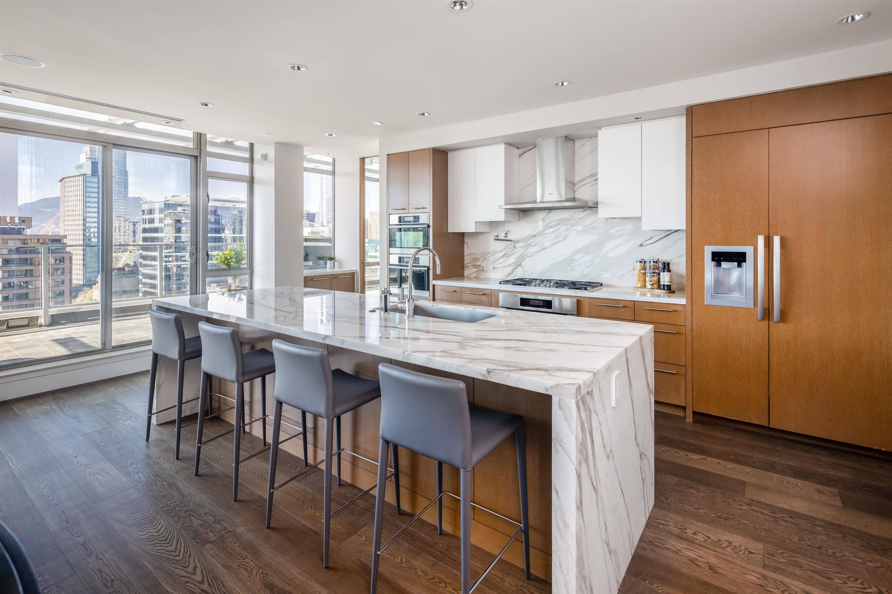 Vancouver, BC V6B 0G1,1022 Seymour ST #2001