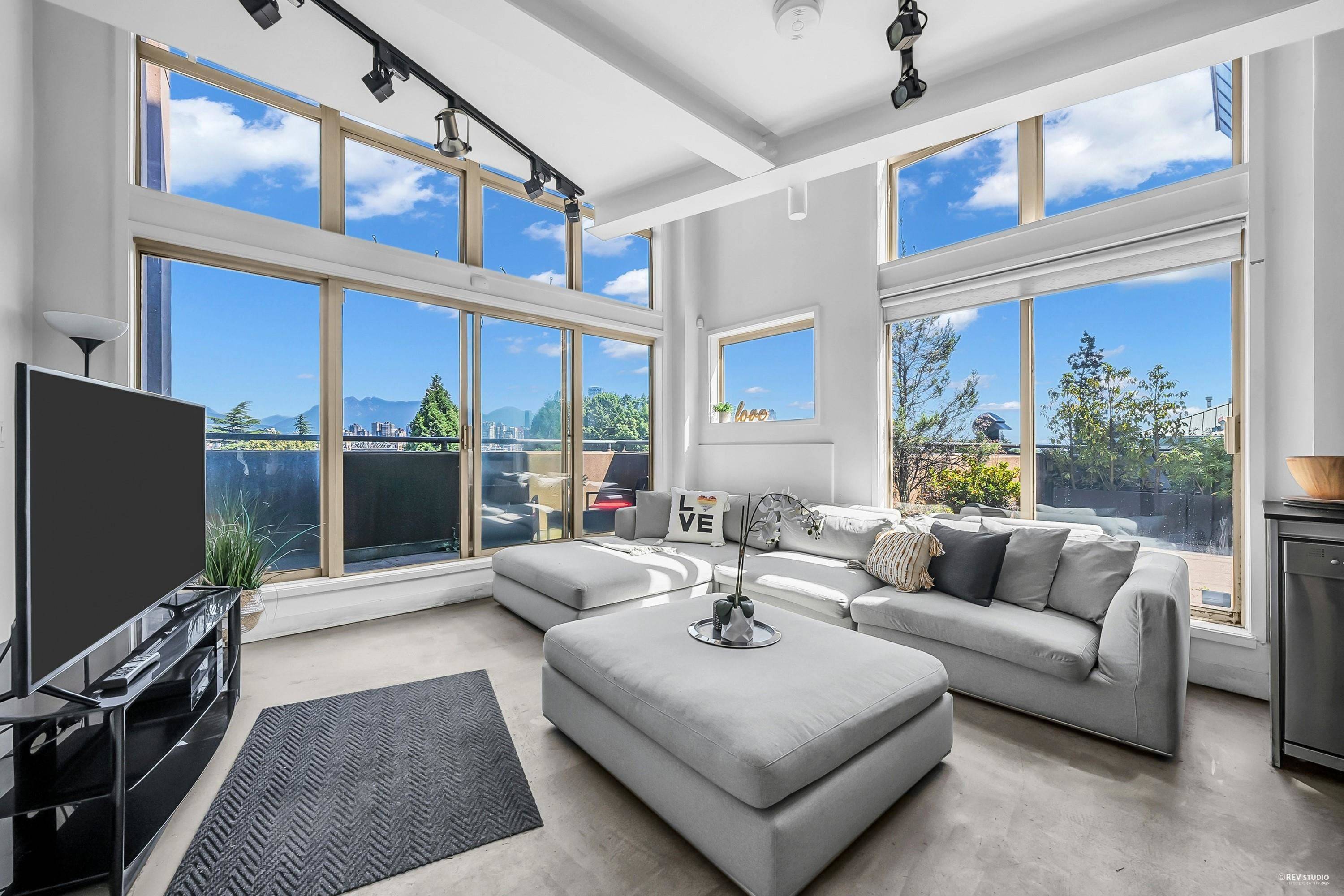 Vancouver, BC V6J 1R1,1529 W 6th AVE #404