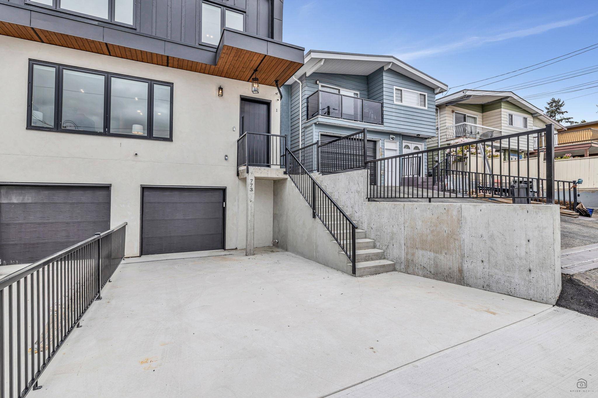 Vancouver, BC V5X 2C1,1 773 E 61st AVE