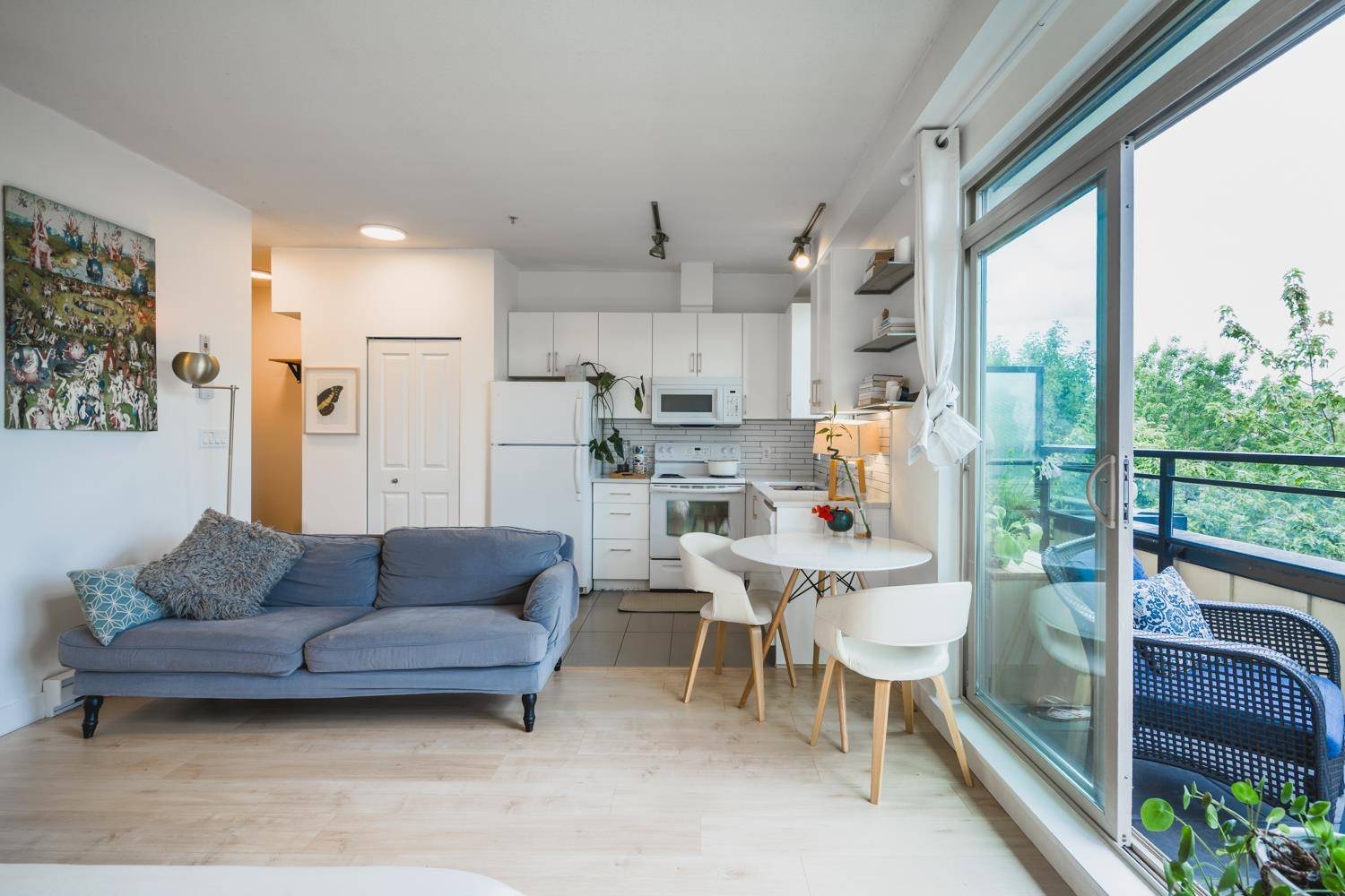 Vancouver, BC V5V 0A8,688 E 17th AVE #PH1