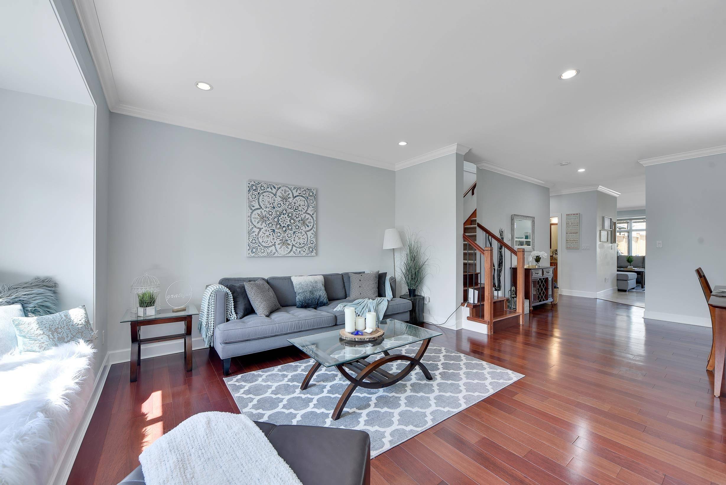 North Vancouver, BC V7L 2G9,332 E 11th ST