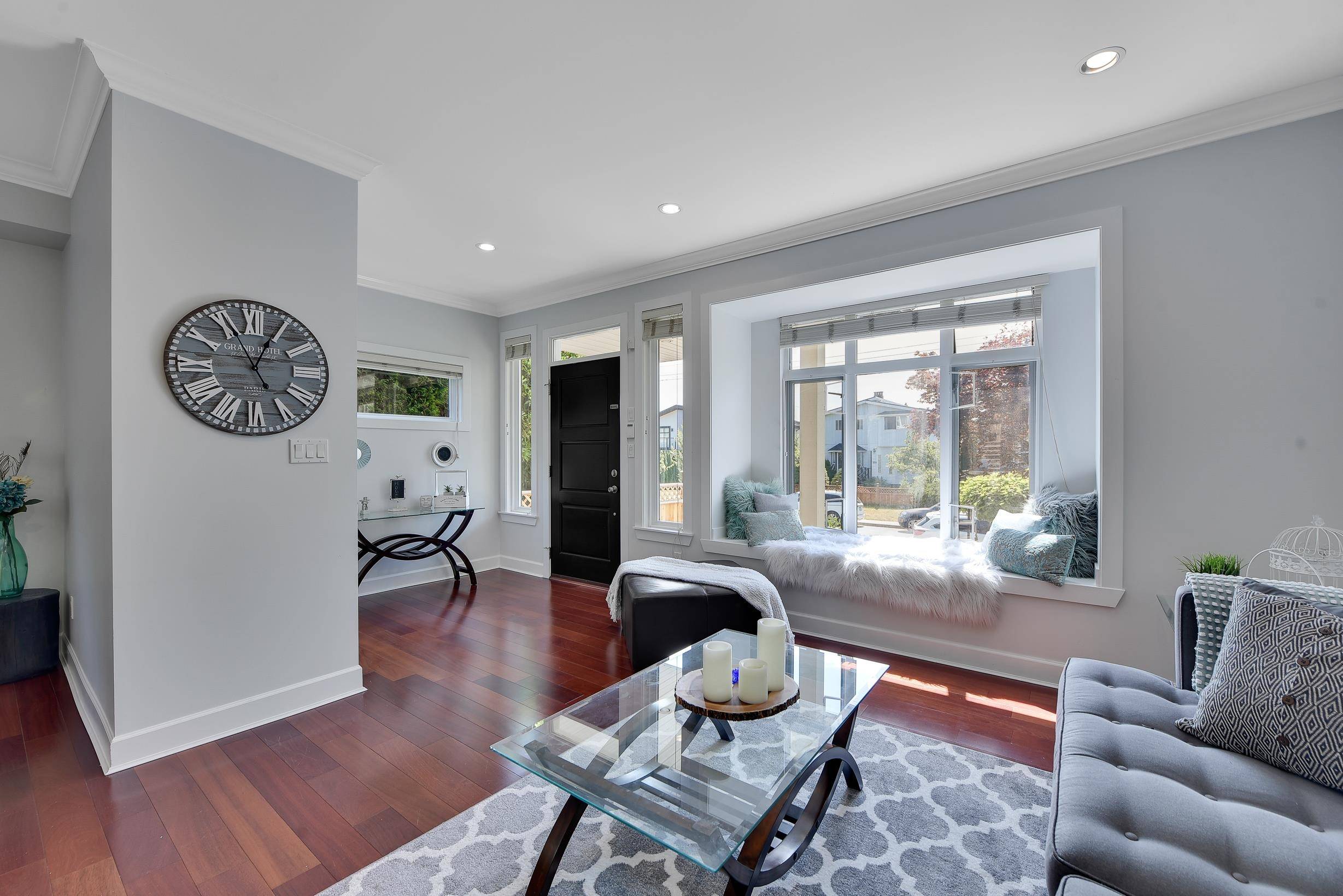 North Vancouver, BC V7L 2G9,332 E 11th ST