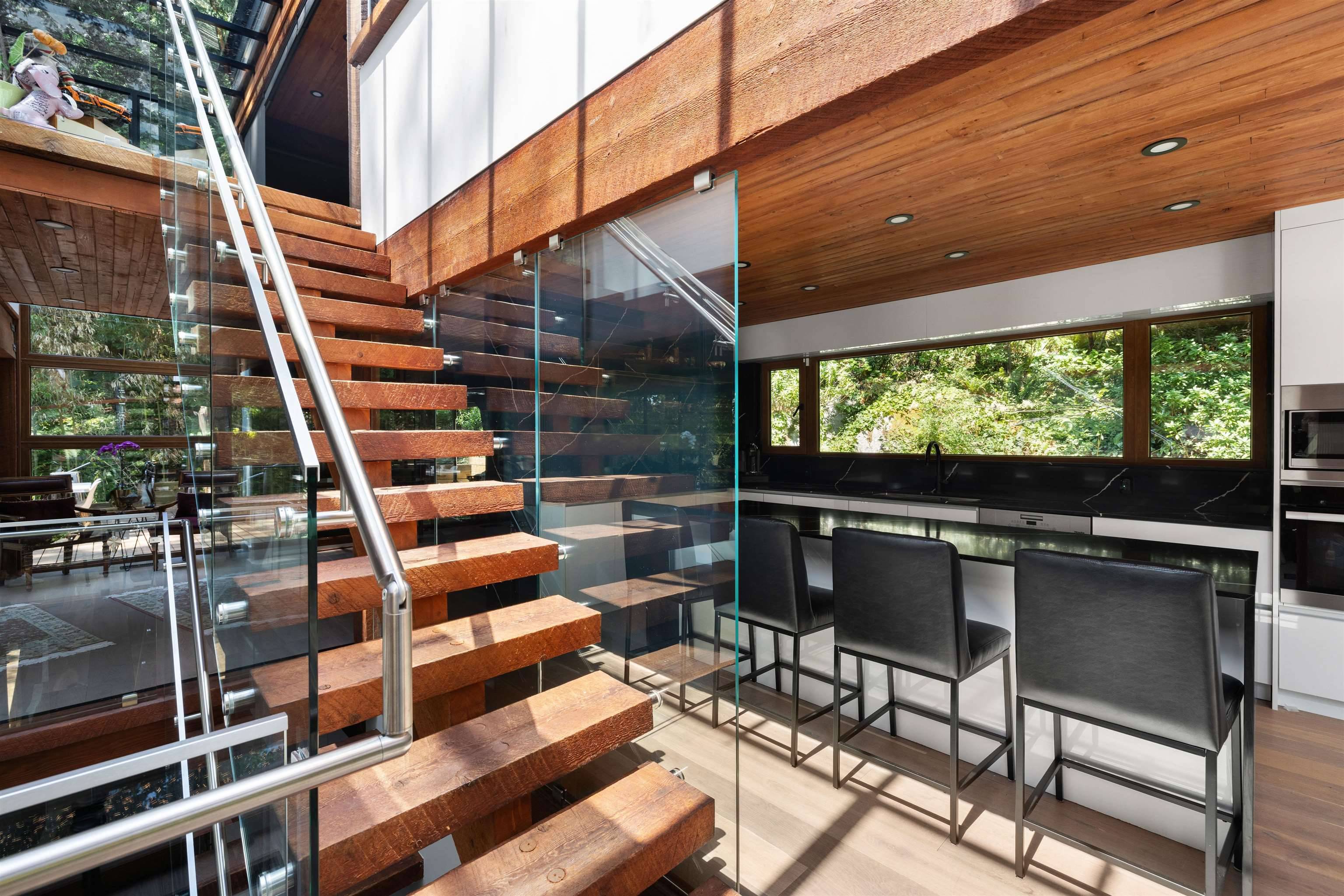 West Vancouver, BC V7W 2T4,6915 Marine DR