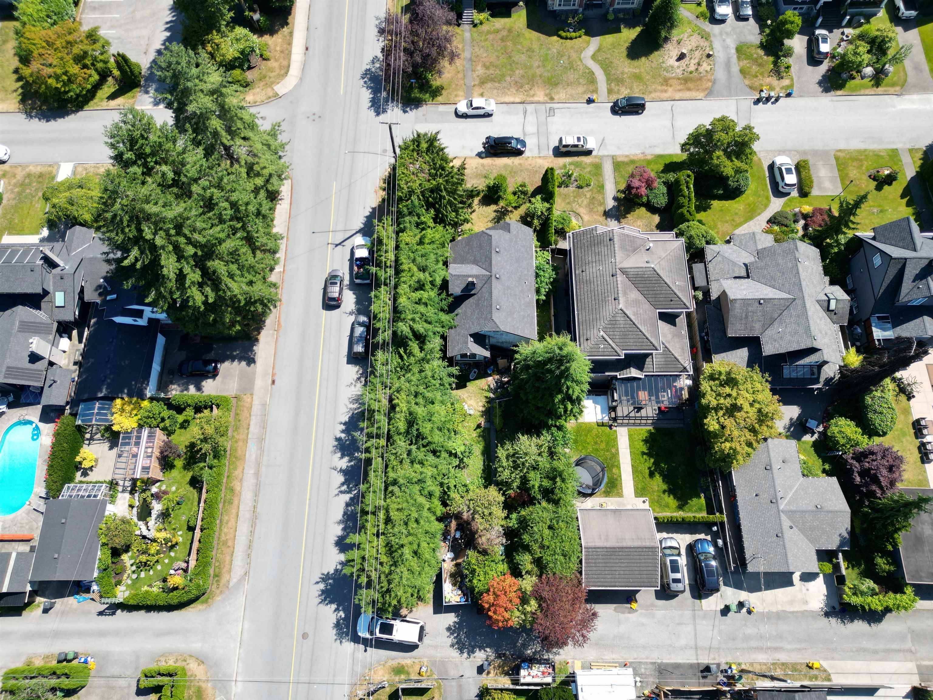 North Vancouver, BC V7L 2H8,796 E 11th ST
