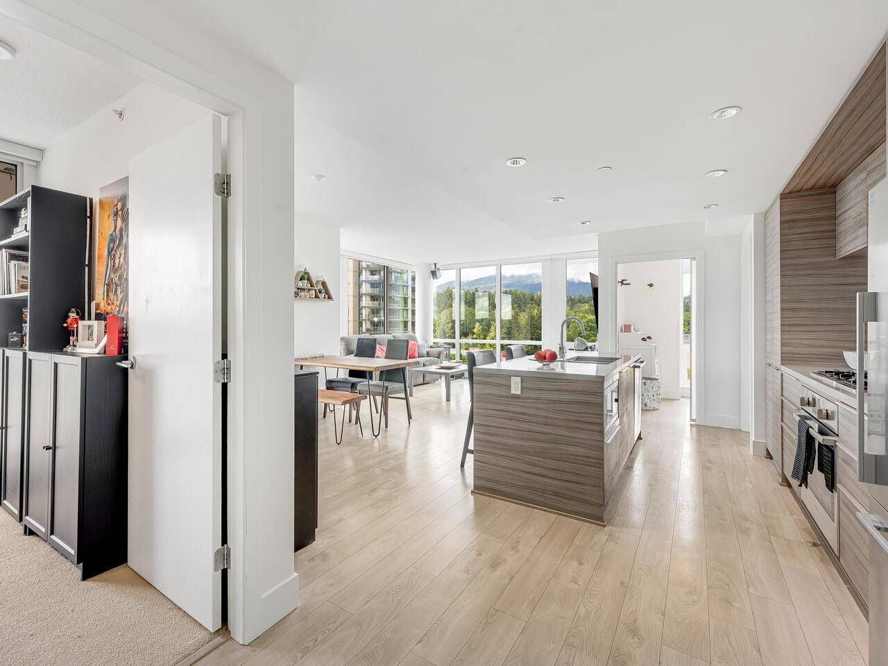 North Vancouver, BC V7J 0A9,1550 Fern ST #908